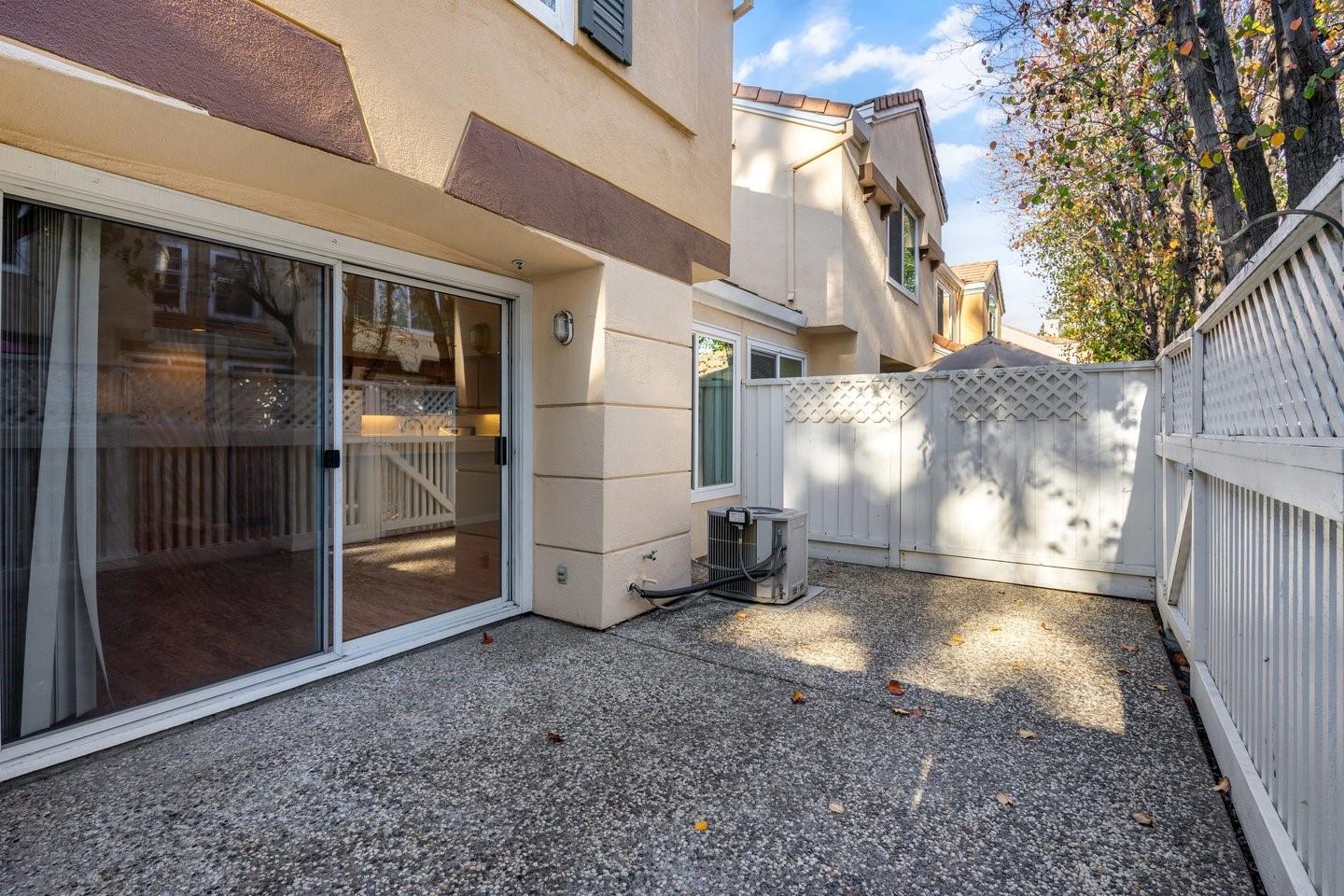 Detail Gallery Image 21 of 28 For 6995 Rodling Dr #D,  San Jose,  CA 95138 - 3 Beds | 2/1 Baths