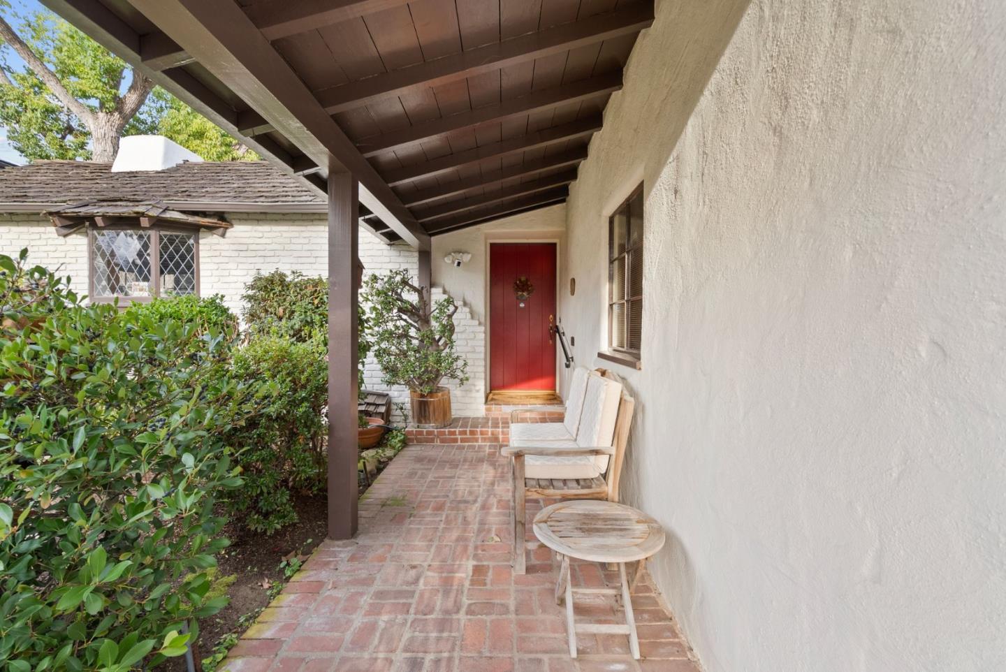 Detail Gallery Image 3 of 52 For 1861 Middlefield Rd, Palo Alto,  CA 94301 - 3 Beds | 2/1 Baths