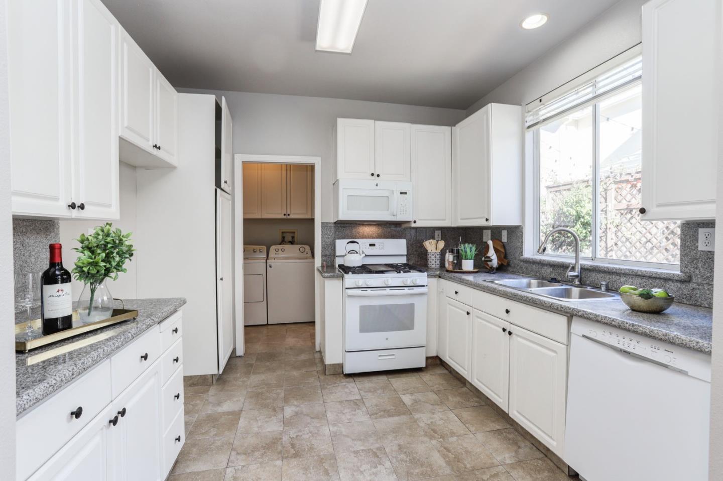 Detail Gallery Image 11 of 35 For 6056 Evanstone Pl, San Jose,  CA 95123 - 3 Beds | 2/1 Baths