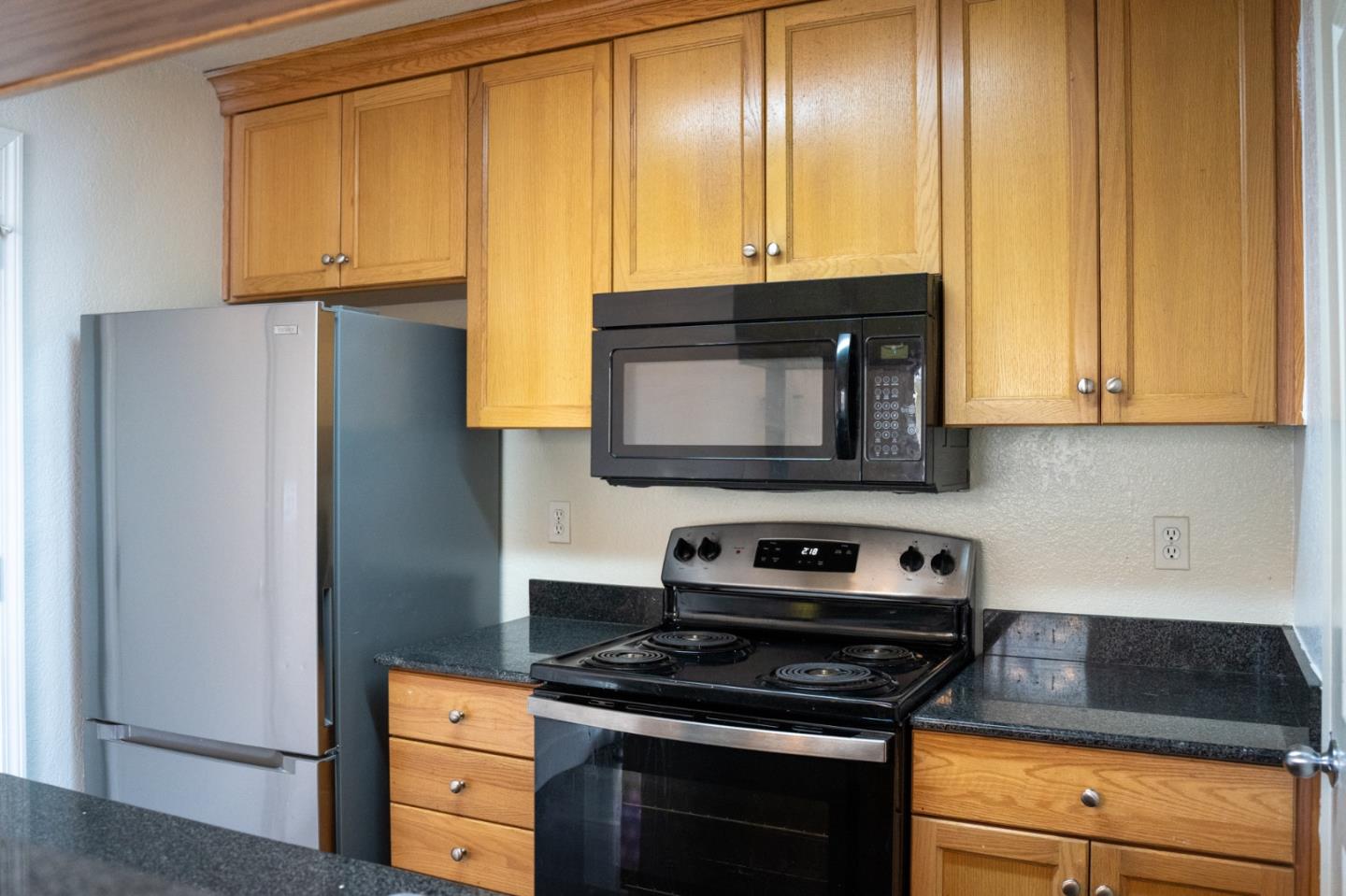 Detail Gallery Image 5 of 12 For 1819 S Cherokee Ln #11,  Lodi,  CA 95240 - 2 Beds | 1 Baths