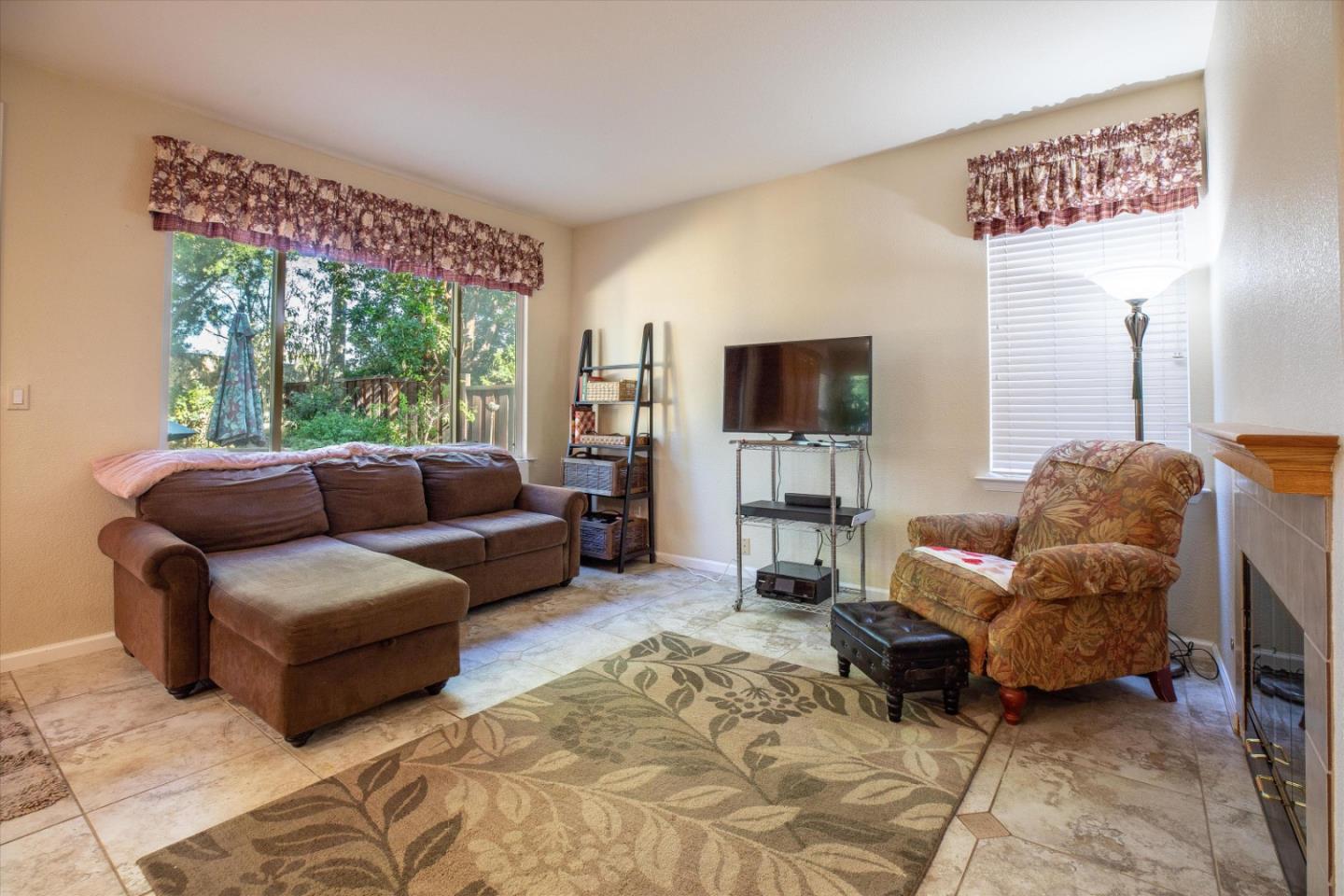 Detail Gallery Image 10 of 33 For 6444 Wheatfield Ct, Gilroy,  CA 95020 - 3 Beds | 2/1 Baths