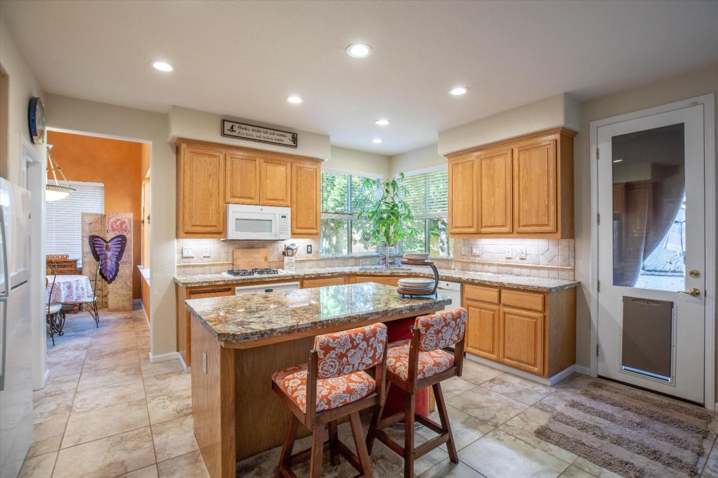 Detail Gallery Image 11 of 33 For 6444 Wheatfield Ct, Gilroy,  CA 95020 - 3 Beds | 2/1 Baths