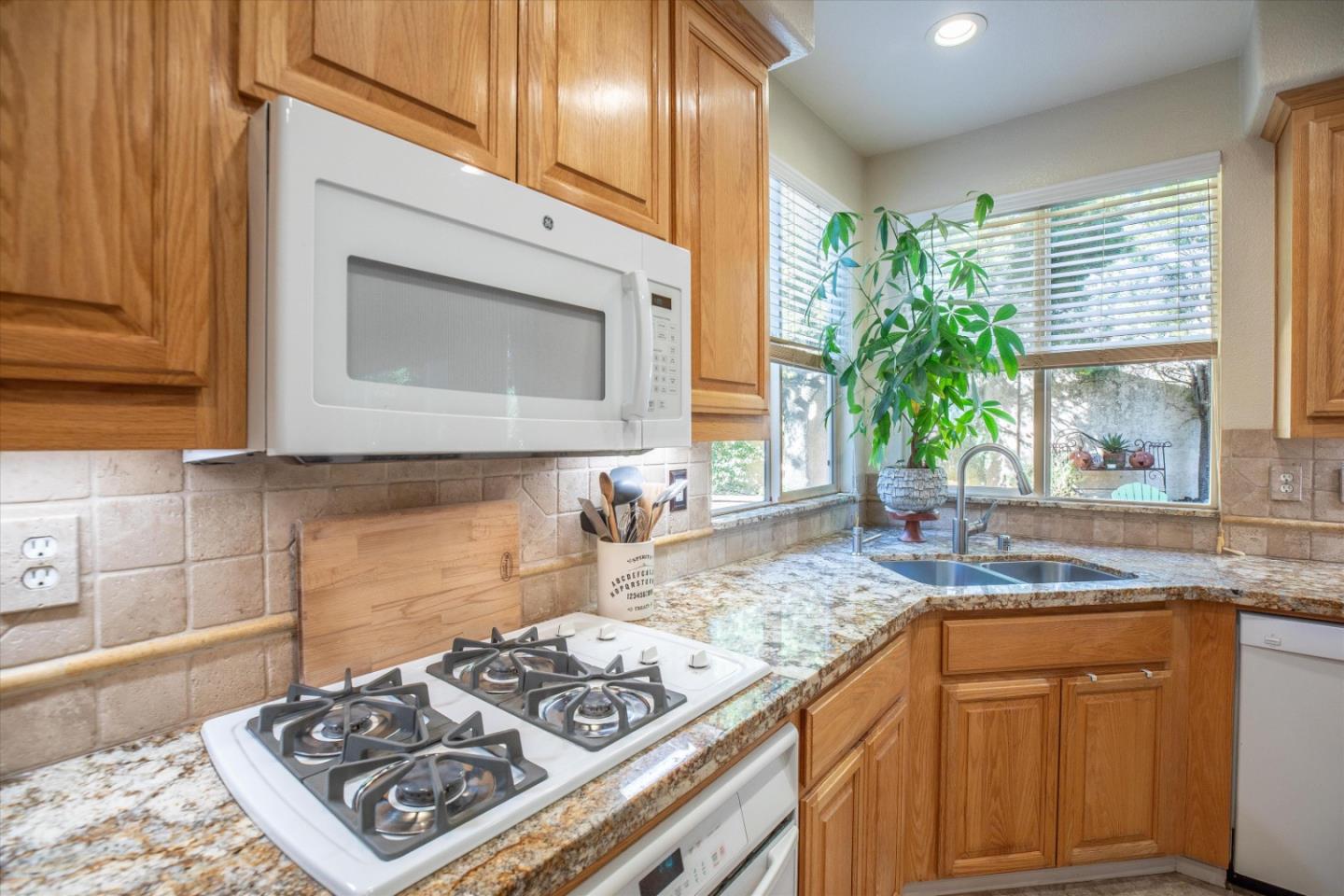 Detail Gallery Image 15 of 33 For 6444 Wheatfield Ct, Gilroy,  CA 95020 - 3 Beds | 2/1 Baths