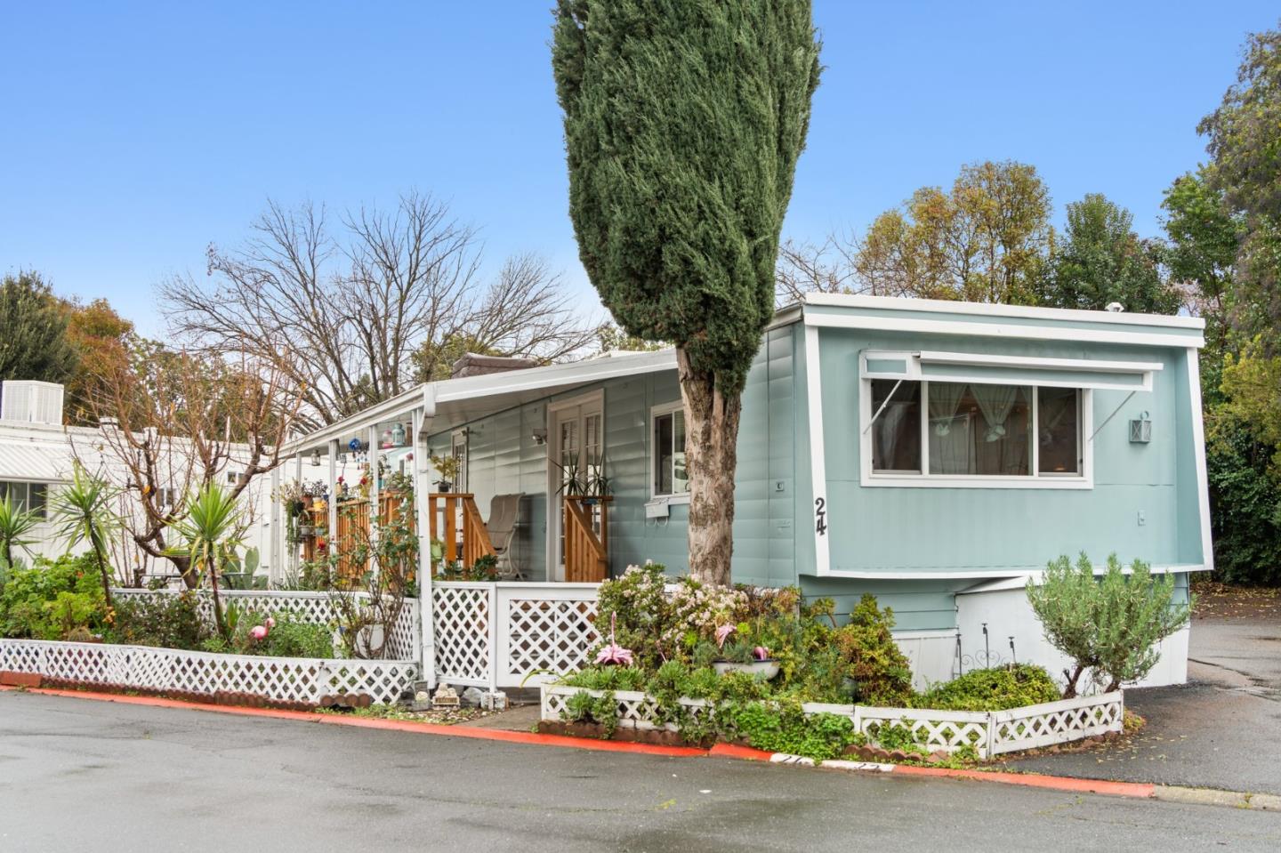 Detail Gallery Image 2 of 25 For 24 the Trees Dr #24,  Concord,  CA 94518 - 1 Beds | 1 Baths