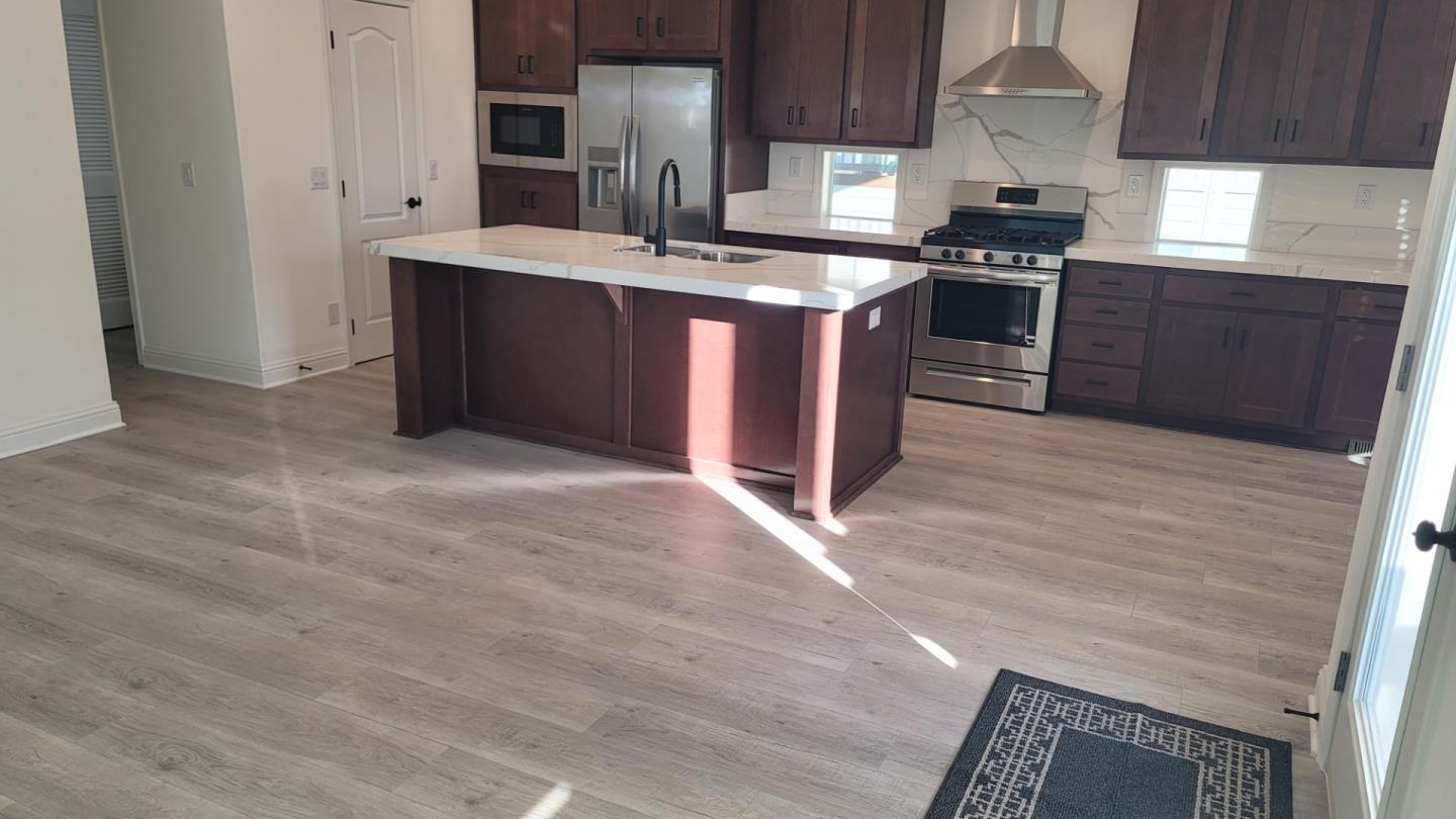 Detail Gallery Image 2 of 14 For 100 N Rodeo Gulch Rd #108,  Soquel,  CA 95073 - 3 Beds | 2 Baths