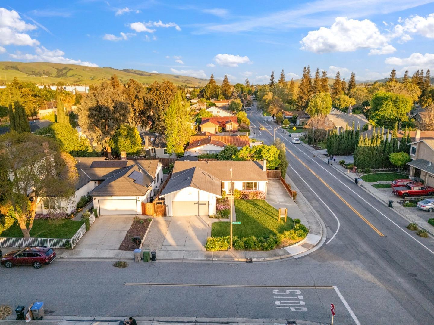 Detail Gallery Image 3 of 30 For 106 Parkwell Ct, San Jose,  CA 95138 - 4 Beds | 2 Baths