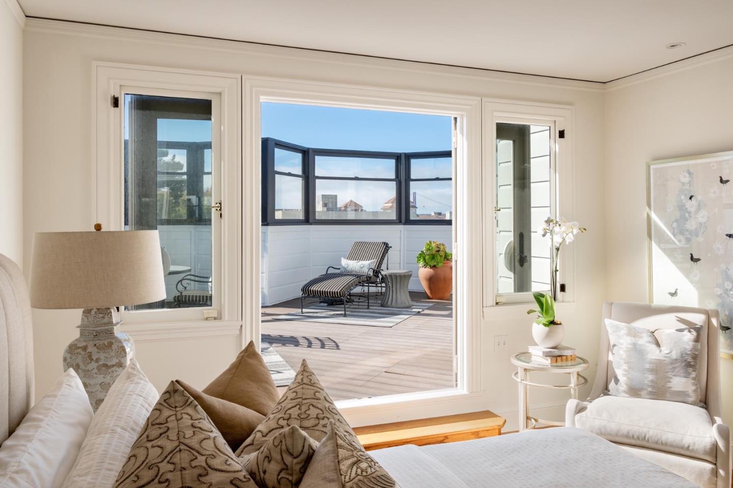 Detail Gallery Image 9 of 33 For 3535 Webster St #3533,  San Francisco,  CA 94123 - 6 Beds | 3 Baths