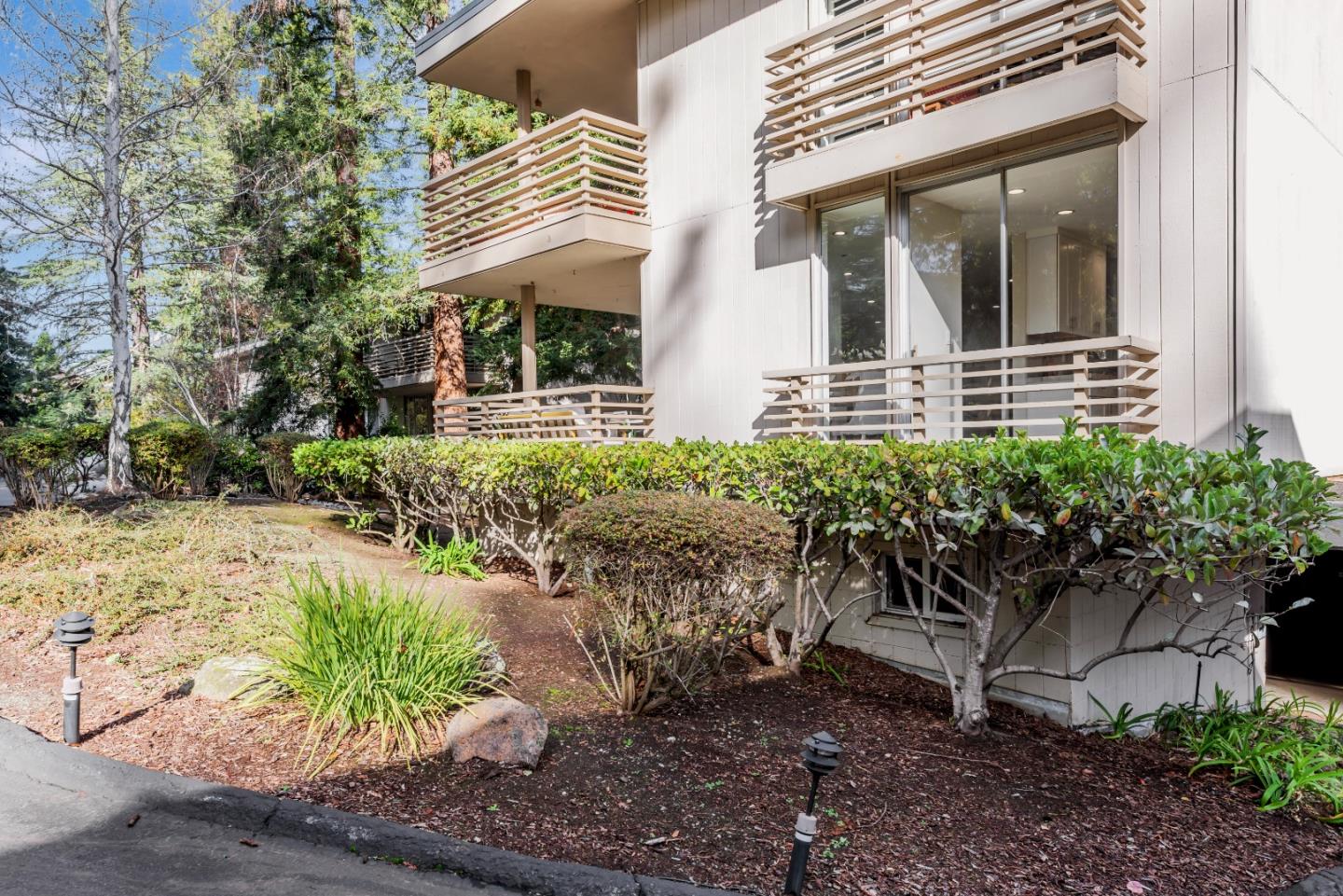 Detail Gallery Image 39 of 47 For 1100 Sharon Park Dr #21,  Menlo Park,  CA 94025 - 2 Beds | 2 Baths