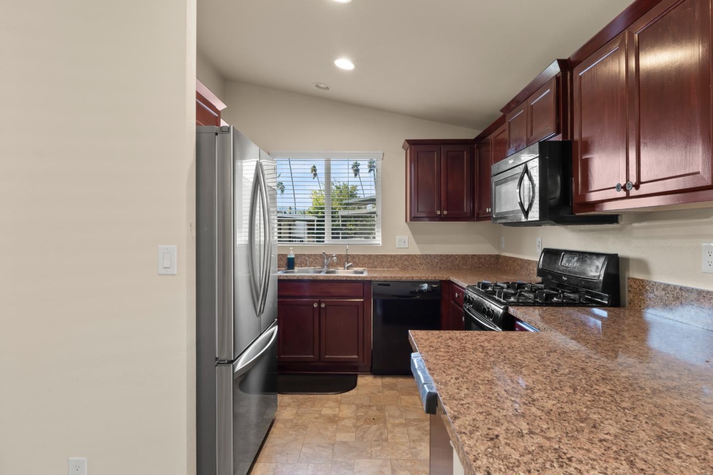 Detail Gallery Image 4 of 12 For 165 Blossom Hill Rd #97,  San Jose,  CA 95123 - 3 Beds | 2 Baths