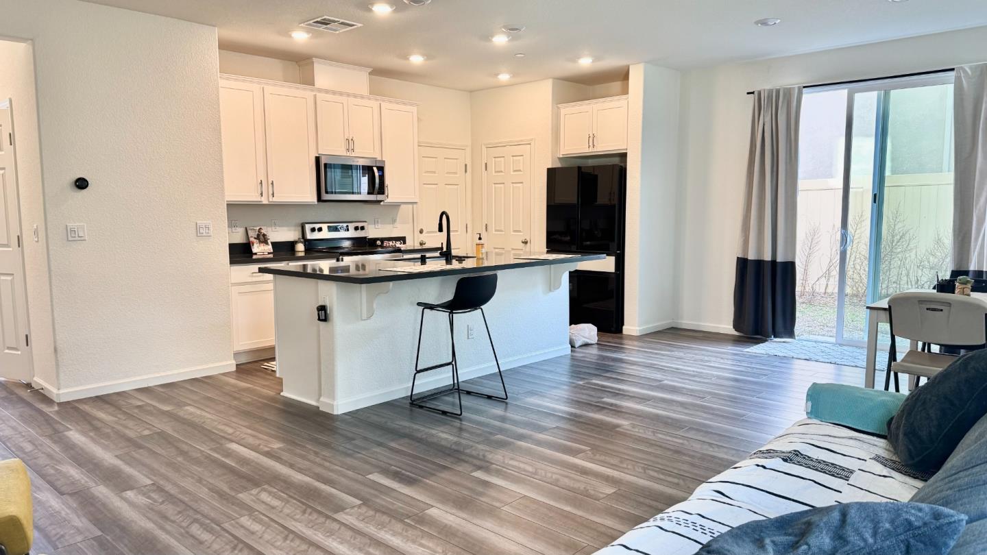 Detail Gallery Image 2 of 21 For 6177 Florence Aly, Citrus Heights,  CA 95610 - 3 Beds | 2/1 Baths