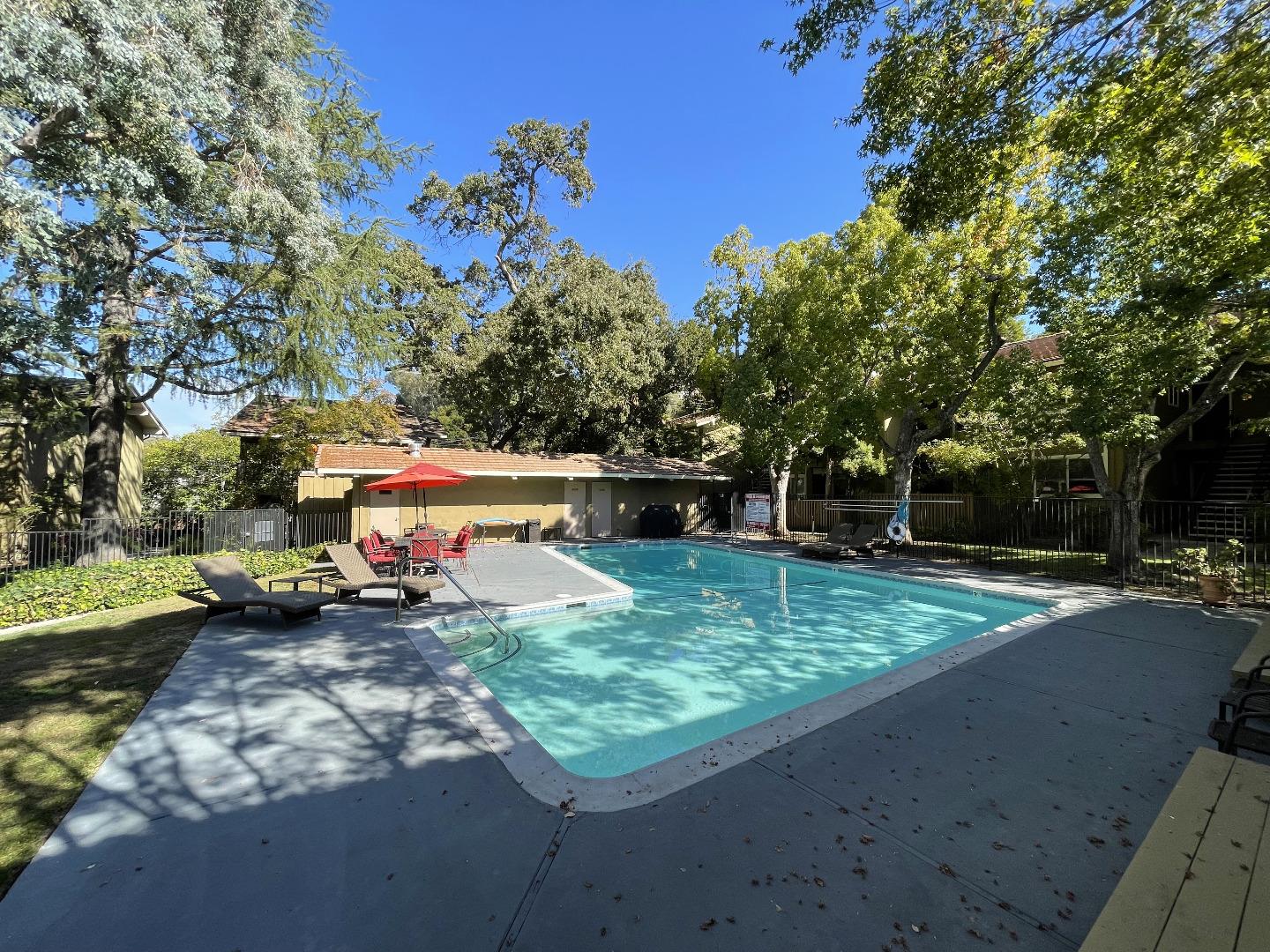 Detail Gallery Image 3 of 21 For 420 Alberto Way #5,  Los Gatos,  CA 95032 - 1 Beds | 1 Baths