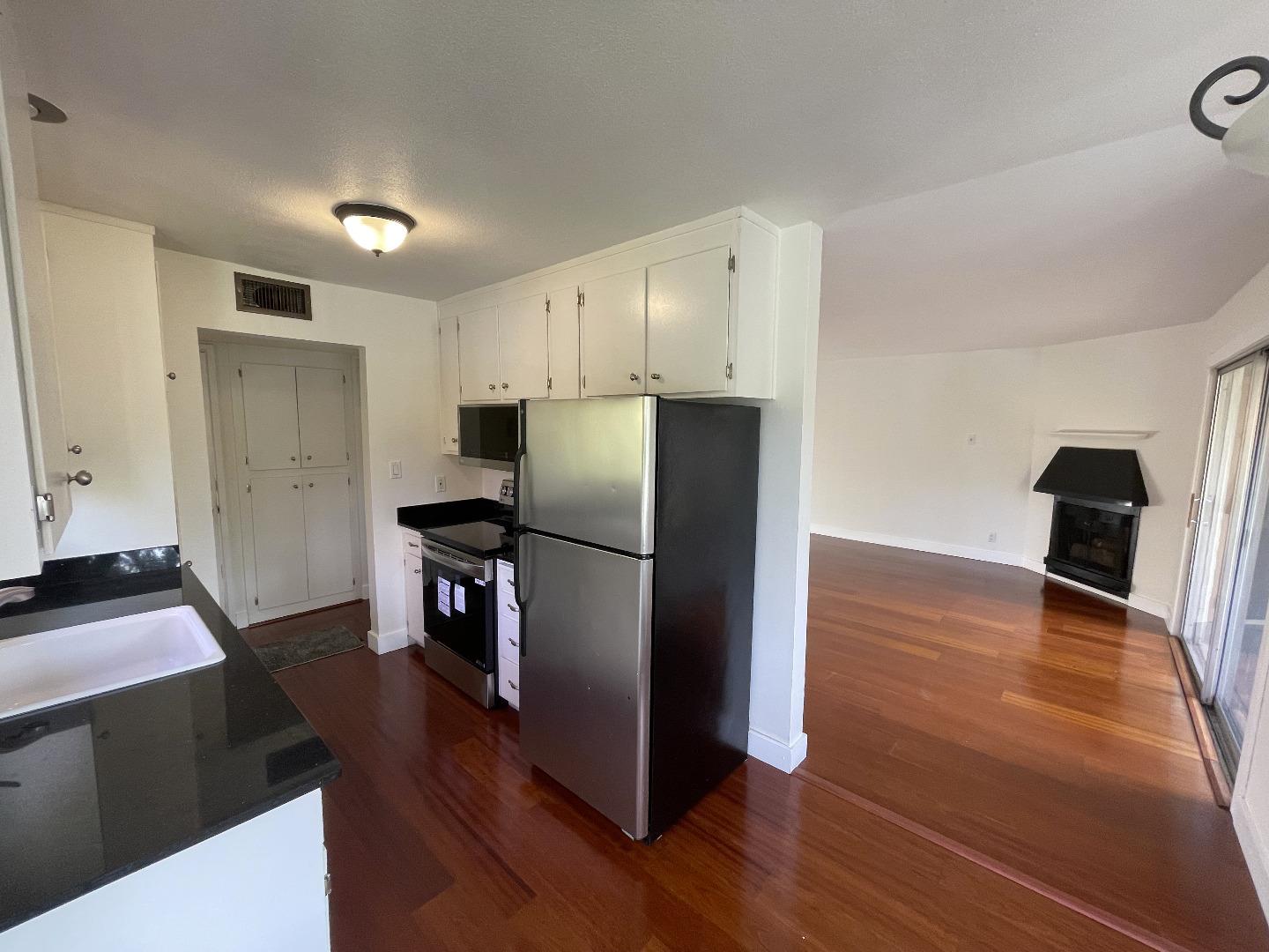 Detail Gallery Image 5 of 21 For 420 Alberto Way #5,  Los Gatos,  CA 95032 - 1 Beds | 1 Baths