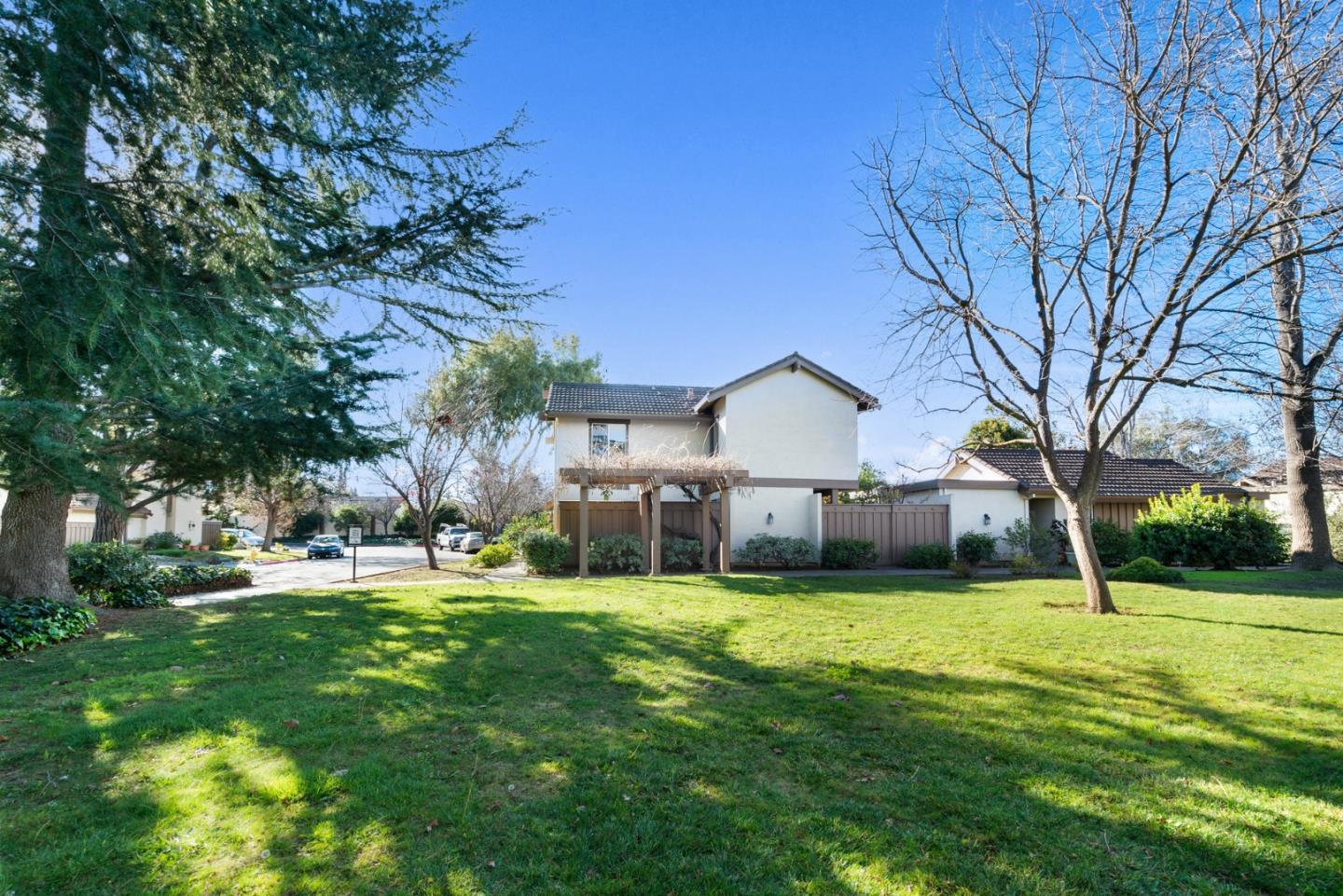 Detail Gallery Image 1 of 31 For 5918 Manorwood Ct, San Jose,  CA 95129 - 3 Beds | 2/1 Baths