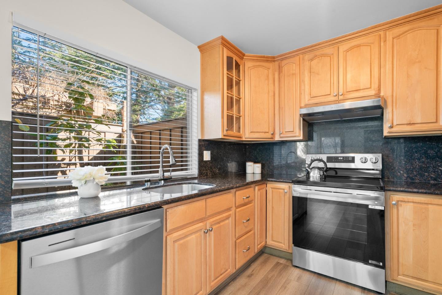 Detail Gallery Image 13 of 31 For 5918 Manorwood Ct, San Jose,  CA 95129 - 3 Beds | 2/1 Baths