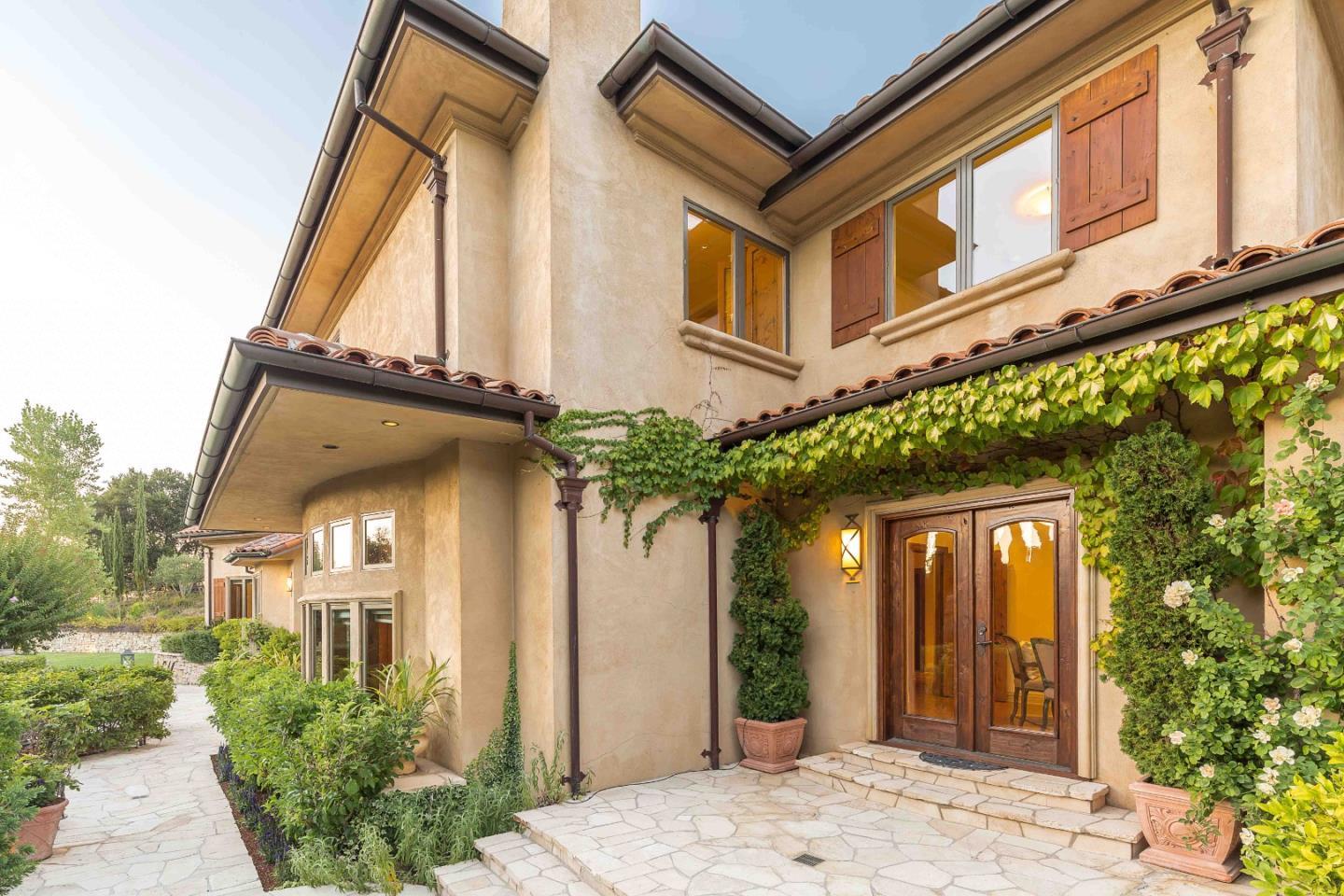 Detail Gallery Image 9 of 45 For 28500 Matadero Creek Ln, Los Altos Hills,  CA 94022 - 6 Beds | 6/3 Baths