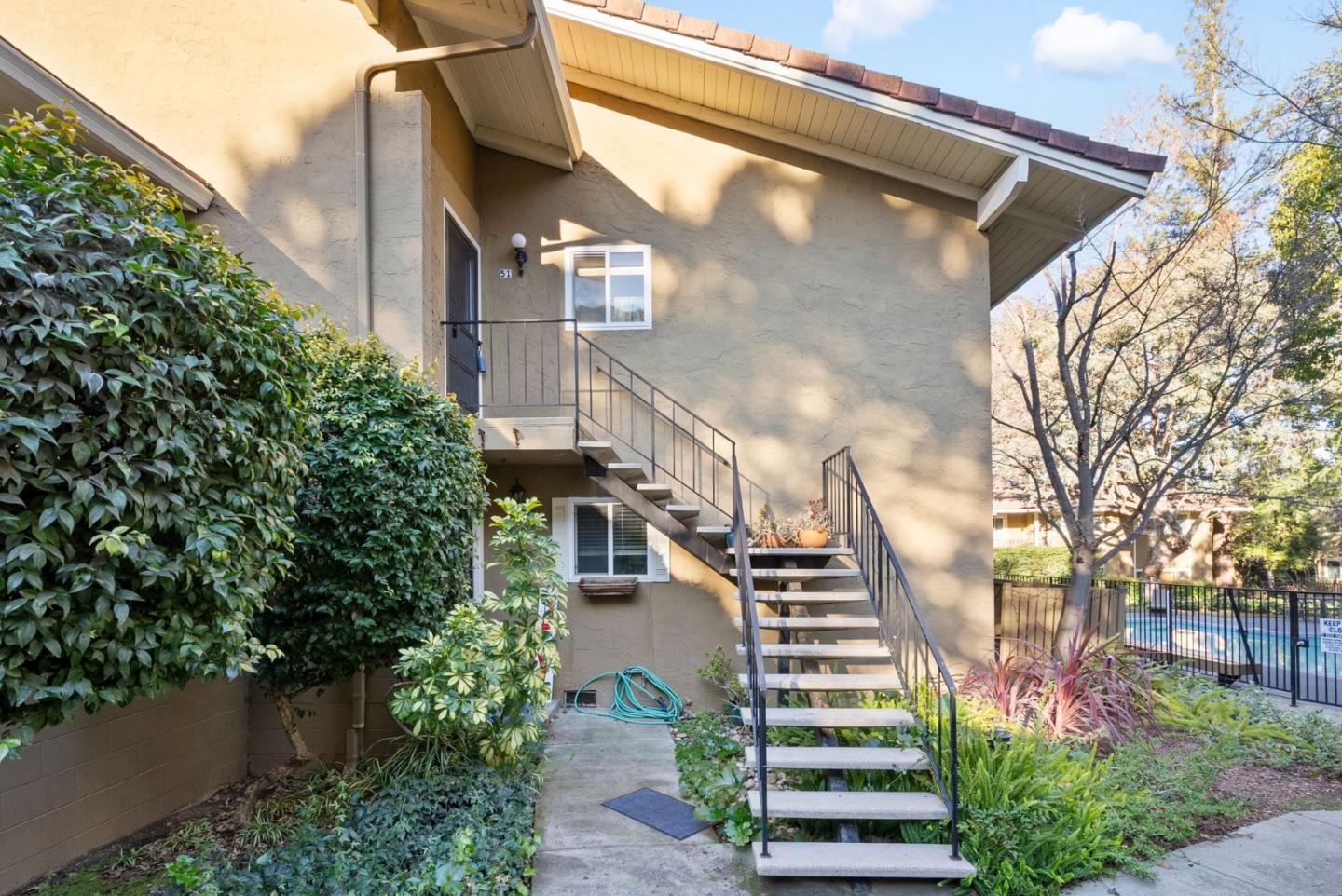 Detail Gallery Image 4 of 32 For 420 Alberto Way #51,  Los Gatos,  CA 95032 - 2 Beds | 2/1 Baths