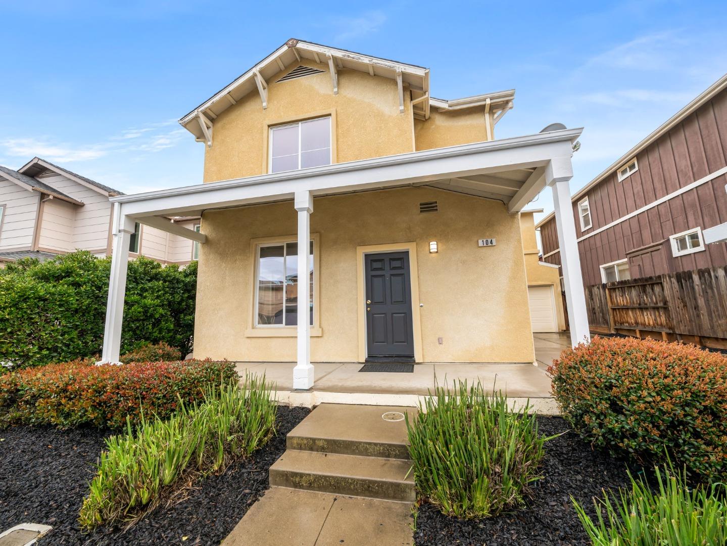 Detail Gallery Image 2 of 35 For 104 Gibson Ave, Bay Point,  CA 94565 - 4 Beds | 2/1 Baths