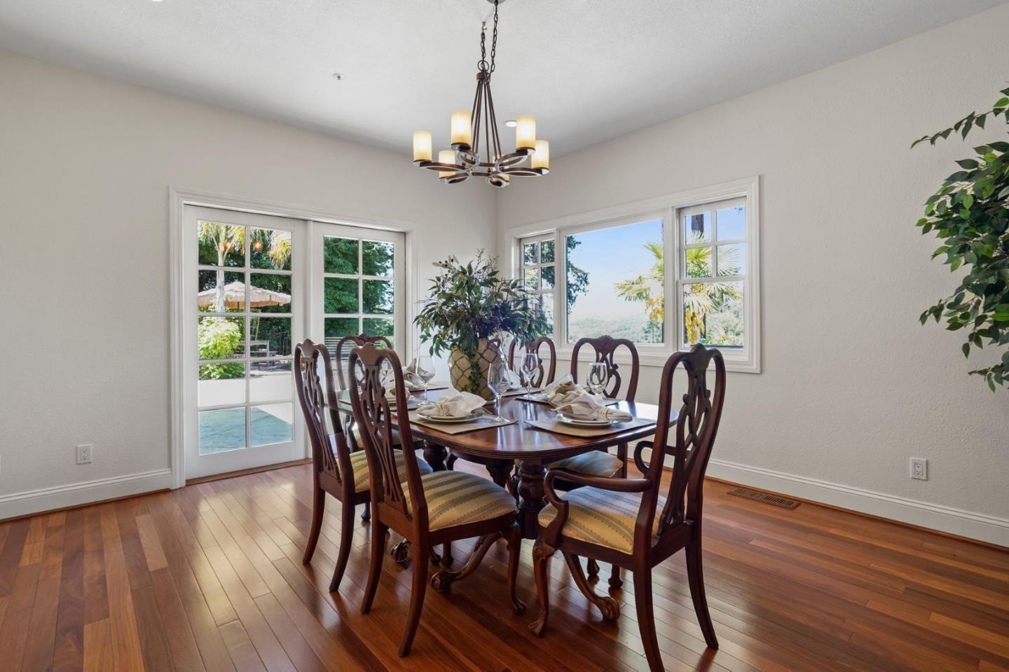 Detail Gallery Image 12 of 102 For 20420 Idylwild Rd, Los Gatos,  CA 95033 - 5 Beds | 5/2 Baths