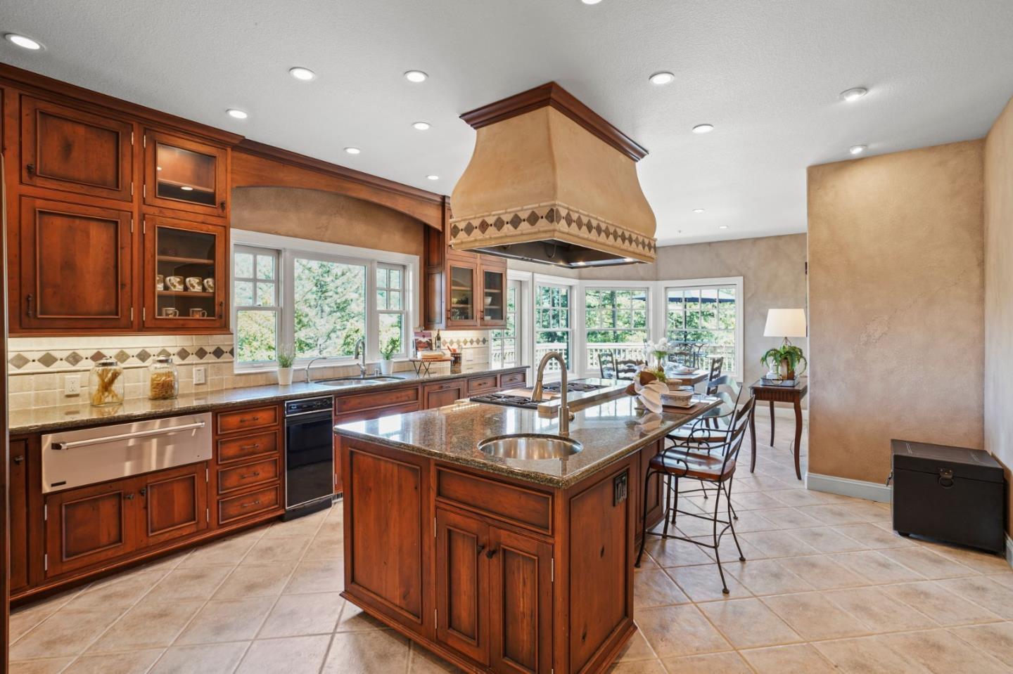 Detail Gallery Image 14 of 102 For 20420 Idylwild Rd, Los Gatos,  CA 95033 - 5 Beds | 5/2 Baths