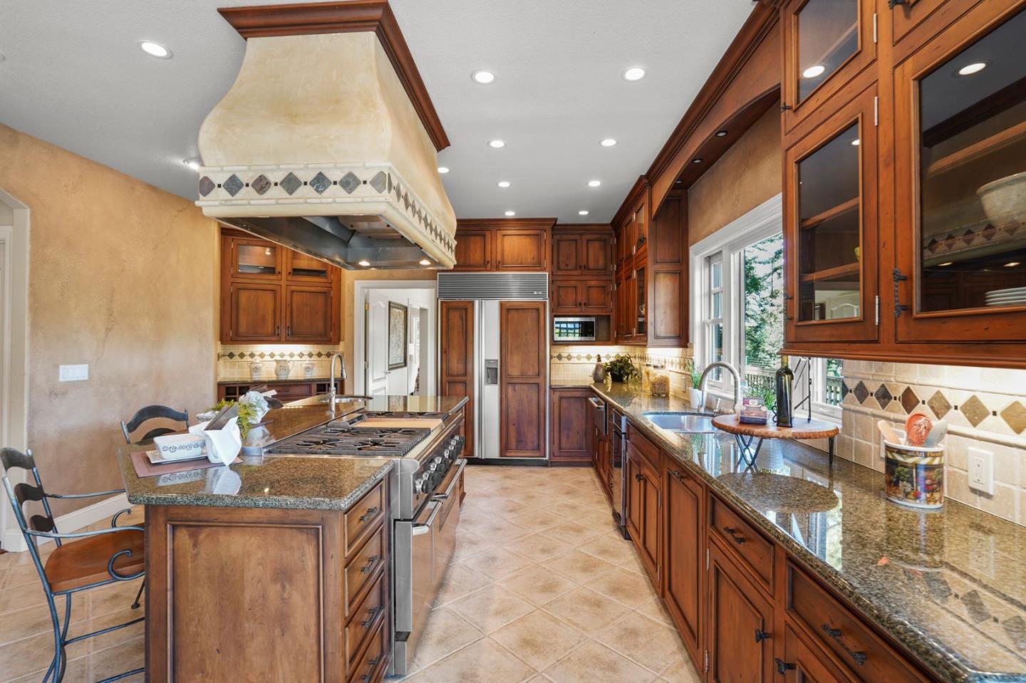 Detail Gallery Image 15 of 102 For 20420 Idylwild Rd, Los Gatos,  CA 95033 - 5 Beds | 5/2 Baths