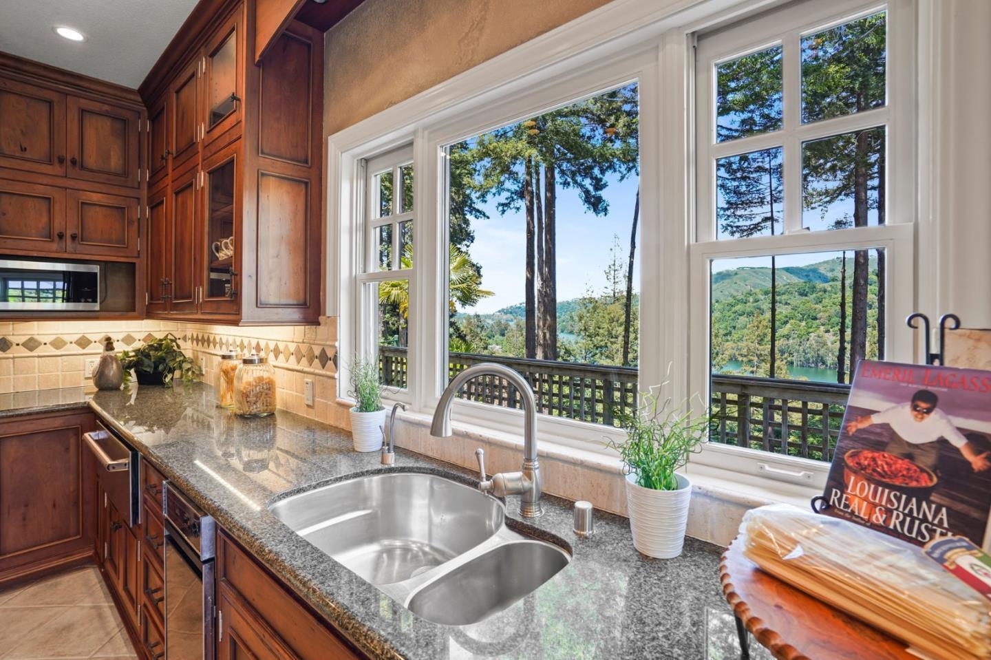 Detail Gallery Image 16 of 102 For 20420 Idylwild Rd, Los Gatos,  CA 95033 - 5 Beds | 5/2 Baths