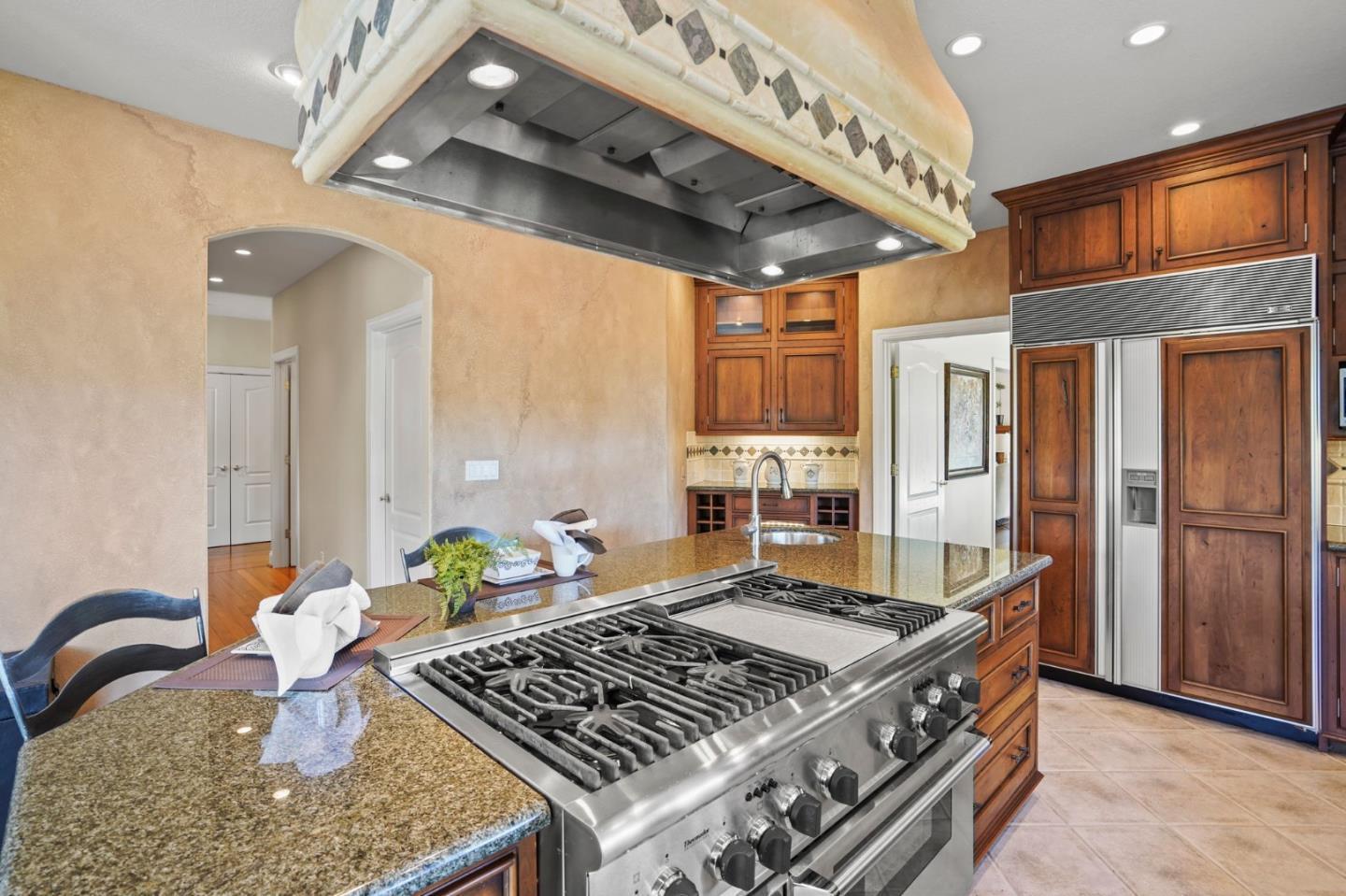 Detail Gallery Image 17 of 102 For 20420 Idylwild Rd, Los Gatos,  CA 95033 - 5 Beds | 5/2 Baths