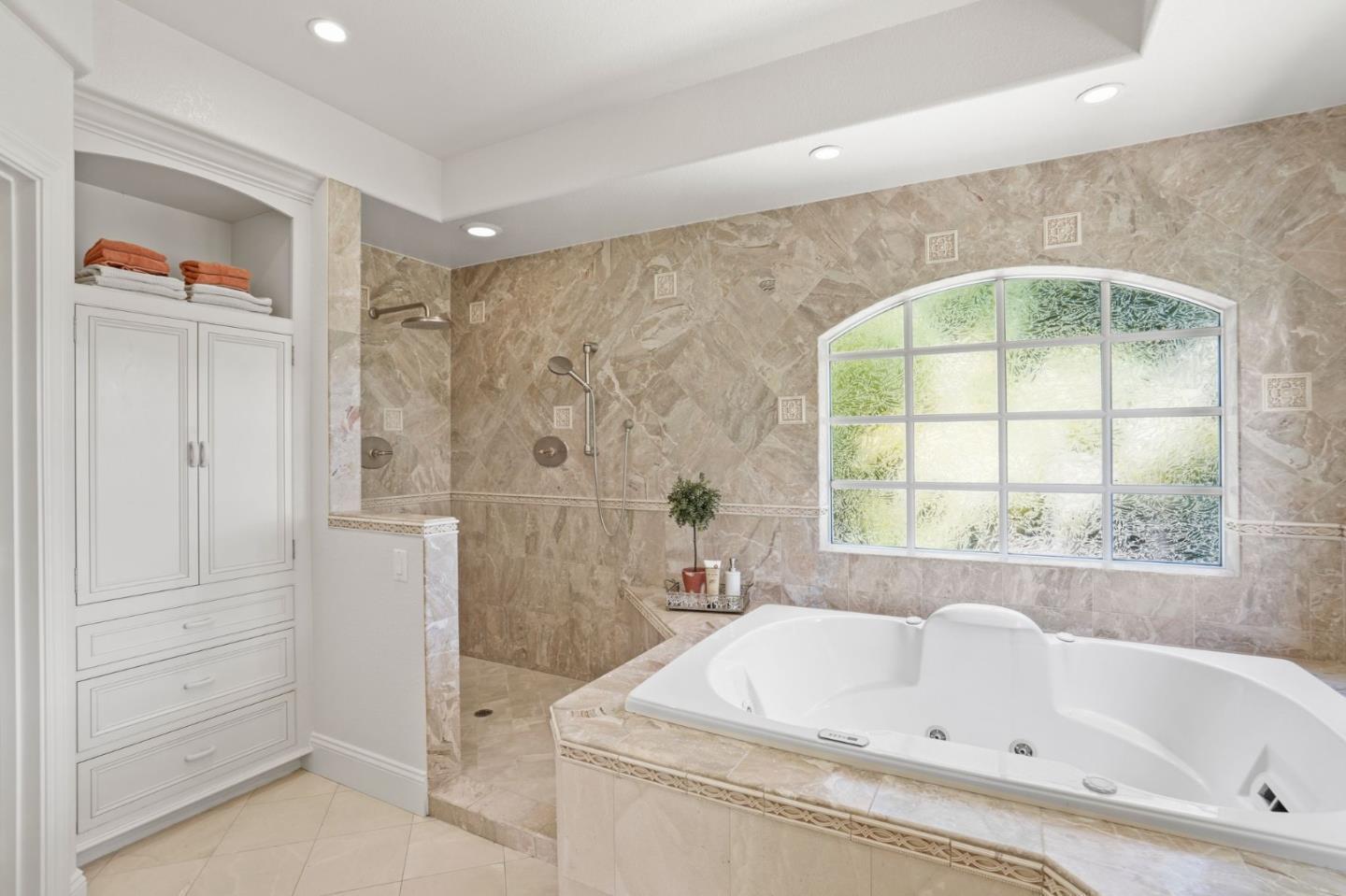 Detail Gallery Image 28 of 102 For 20420 Idylwild Rd, Los Gatos,  CA 95033 - 5 Beds | 5/2 Baths