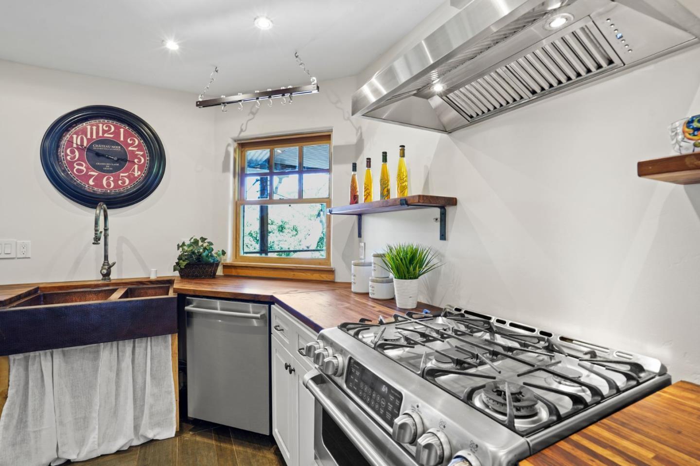 Detail Gallery Image 64 of 102 For 20420 Idylwild Rd, Los Gatos,  CA 95033 - 5 Beds | 5/2 Baths