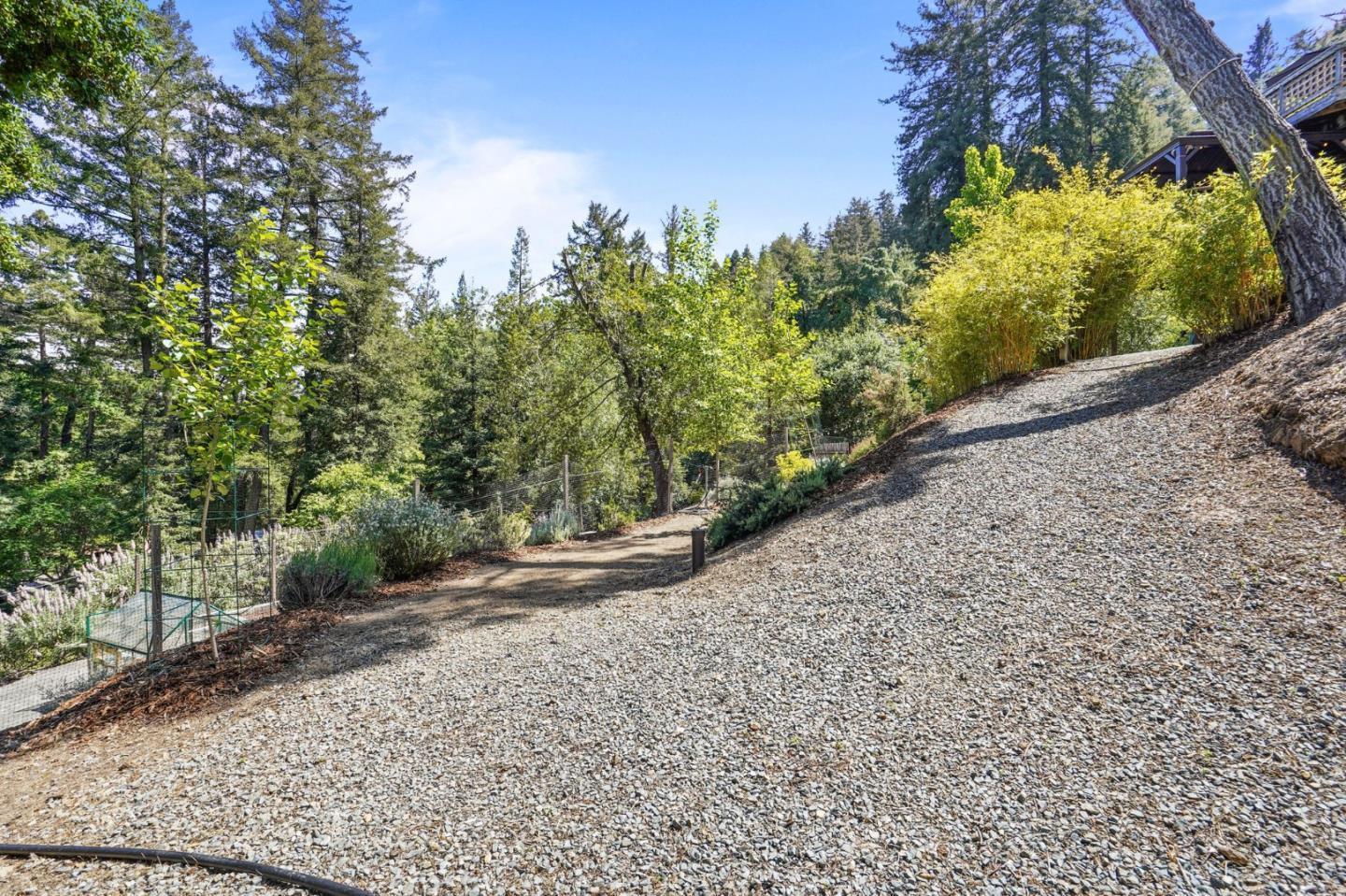 Detail Gallery Image 74 of 102 For 20420 Idylwild Rd, Los Gatos,  CA 95033 - 5 Beds | 5/2 Baths