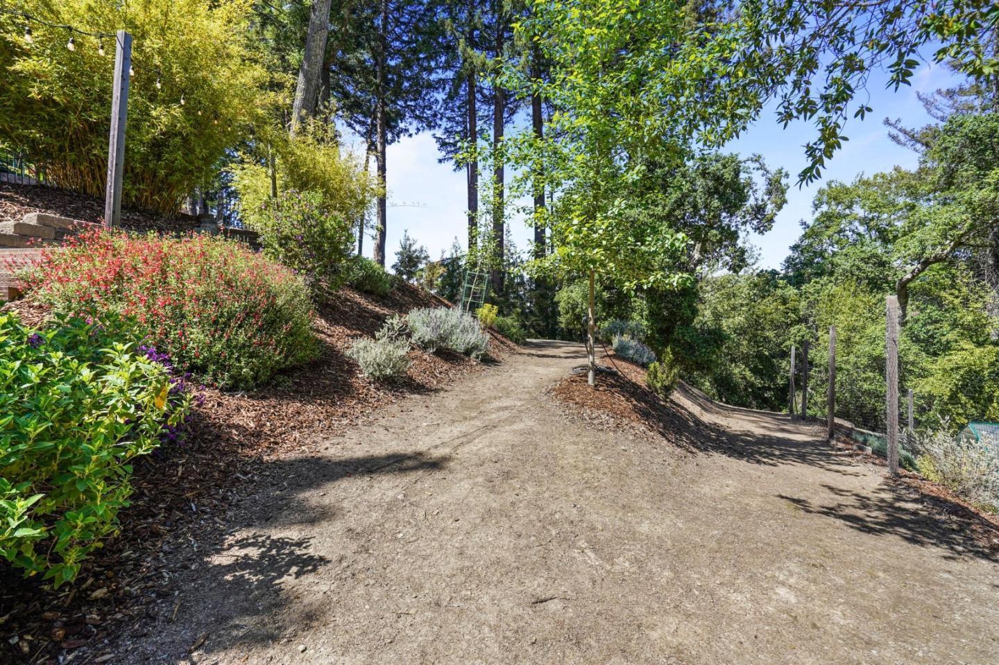 Detail Gallery Image 75 of 102 For 20420 Idylwild Rd, Los Gatos,  CA 95033 - 5 Beds | 5/2 Baths