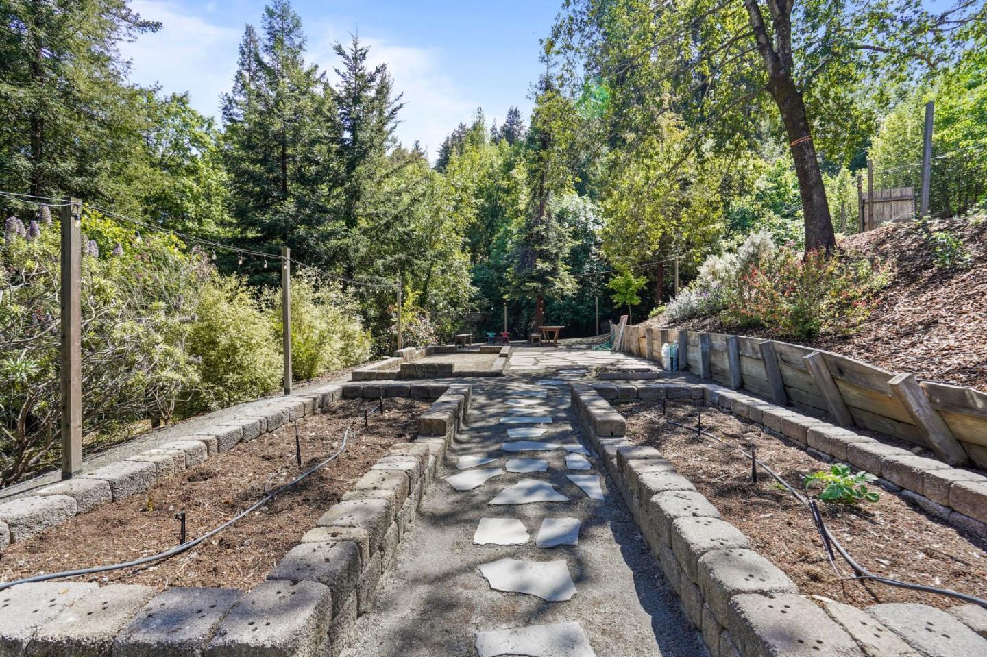 Detail Gallery Image 77 of 102 For 20420 Idylwild Rd, Los Gatos,  CA 95033 - 5 Beds | 5/2 Baths