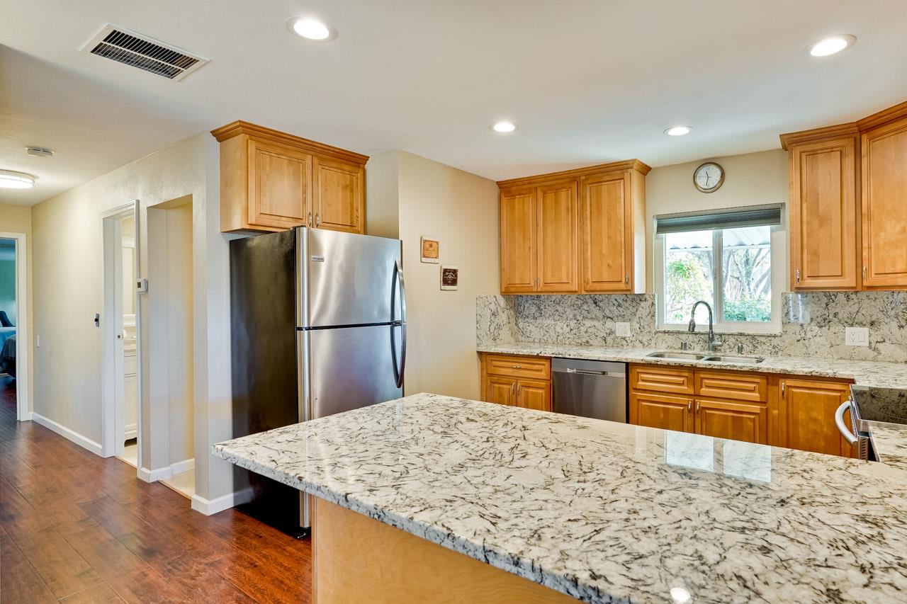 Detail Gallery Image 7 of 39 For 547 Mountain Home Dr #68,  San Jose,  CA 95136 - 3 Beds | 3 Baths