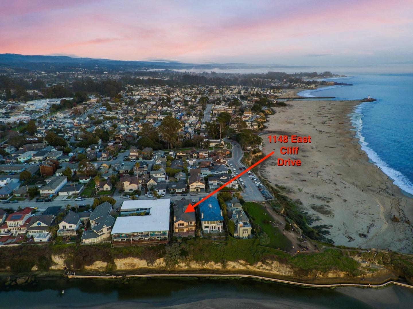 Detail Gallery Image 2 of 56 For 1148 E Cliff Dr #B,  Santa Cruz,  CA 95062 - 3 Beds | 2 Baths