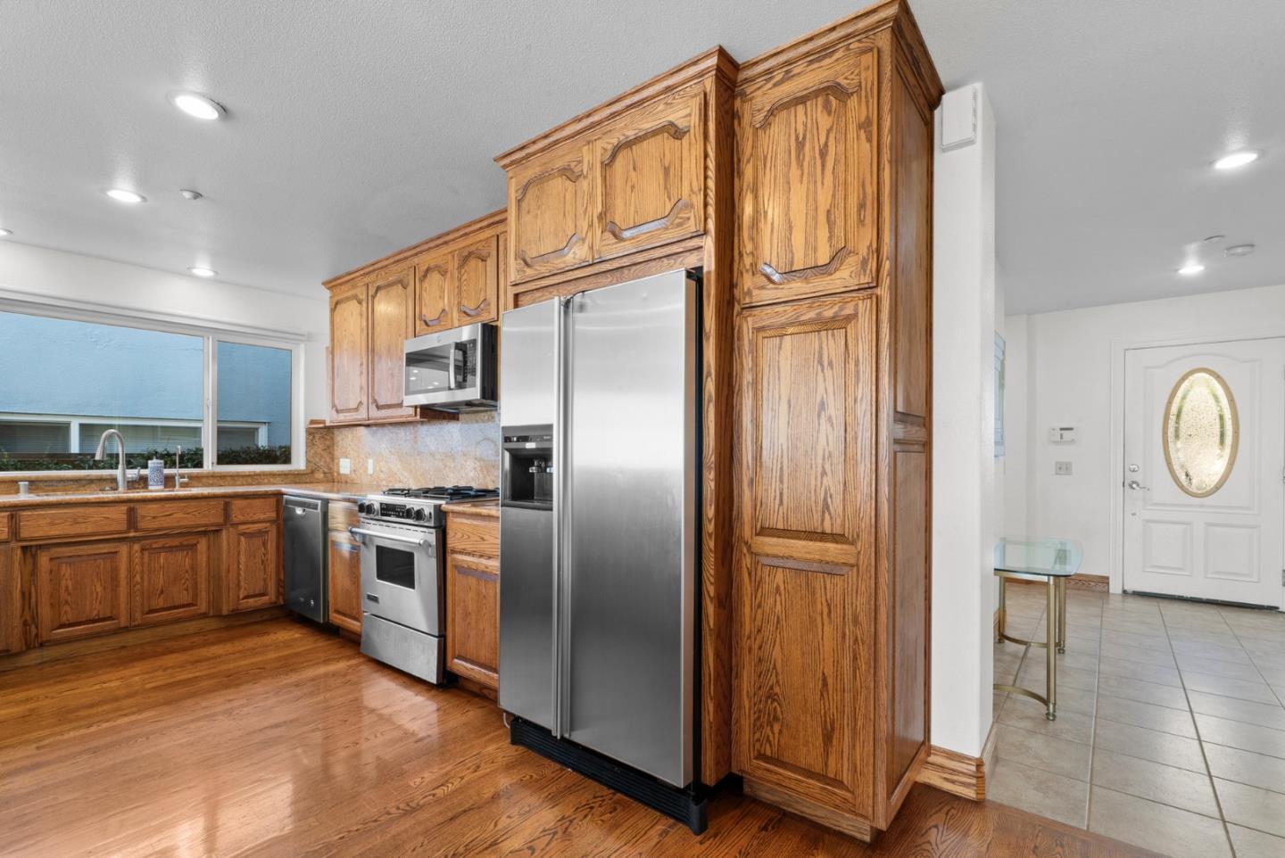 Detail Gallery Image 22 of 56 For 1148 E Cliff Dr #B,  Santa Cruz,  CA 95062 - 3 Beds | 2 Baths