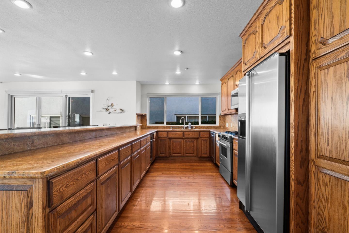 Detail Gallery Image 23 of 56 For 1148 E Cliff Dr #B,  Santa Cruz,  CA 95062 - 3 Beds | 2 Baths