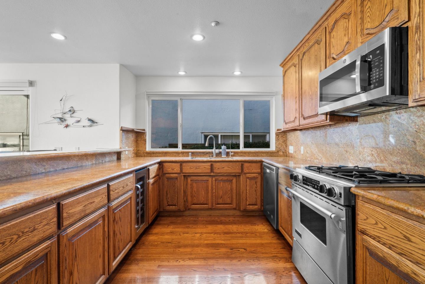 Detail Gallery Image 24 of 56 For 1148 E Cliff Dr #B,  Santa Cruz,  CA 95062 - 3 Beds | 2 Baths