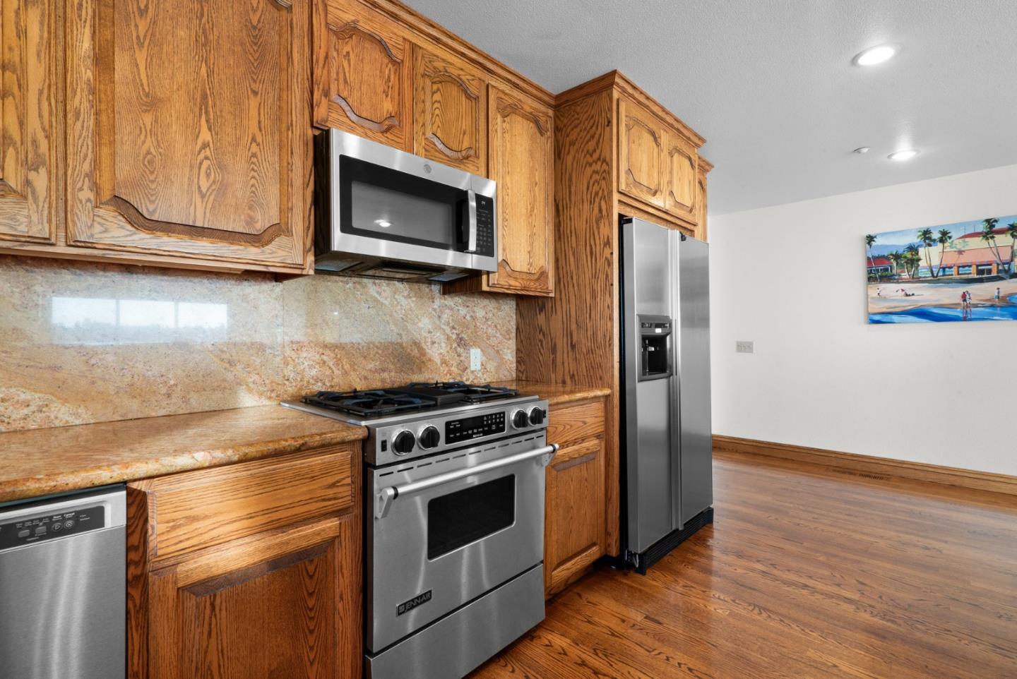 Detail Gallery Image 25 of 56 For 1148 E Cliff Dr #B,  Santa Cruz,  CA 95062 - 3 Beds | 2 Baths