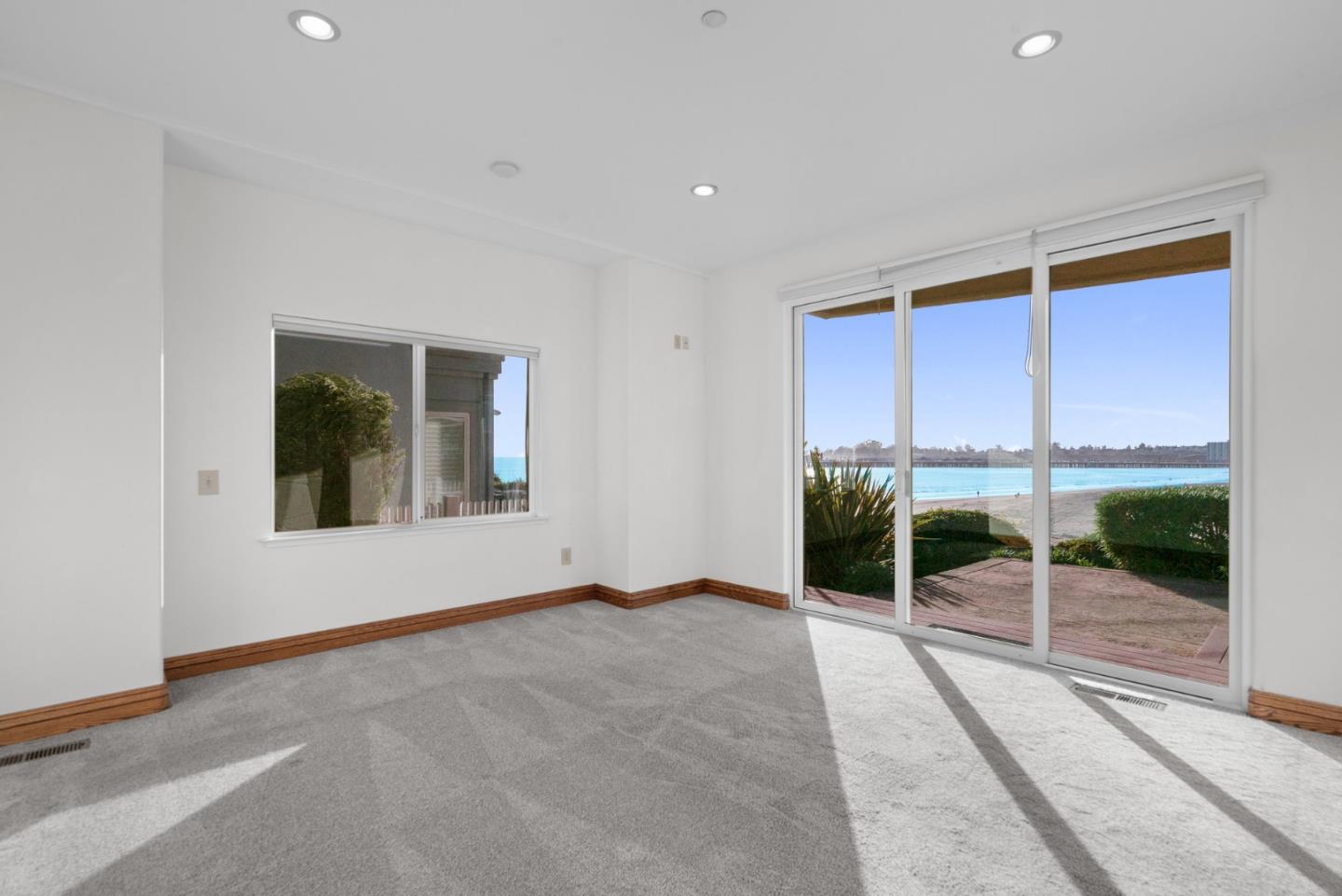Detail Gallery Image 31 of 56 For 1148 E Cliff Dr #B,  Santa Cruz,  CA 95062 - 3 Beds | 2 Baths