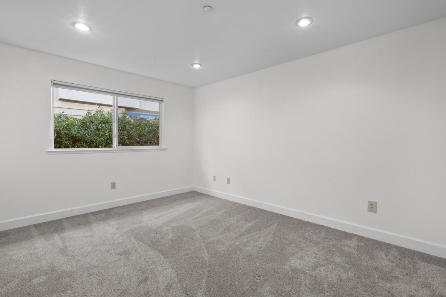 Detail Gallery Image 39 of 56 For 1148 E Cliff Dr #B,  Santa Cruz,  CA 95062 - 3 Beds | 2 Baths