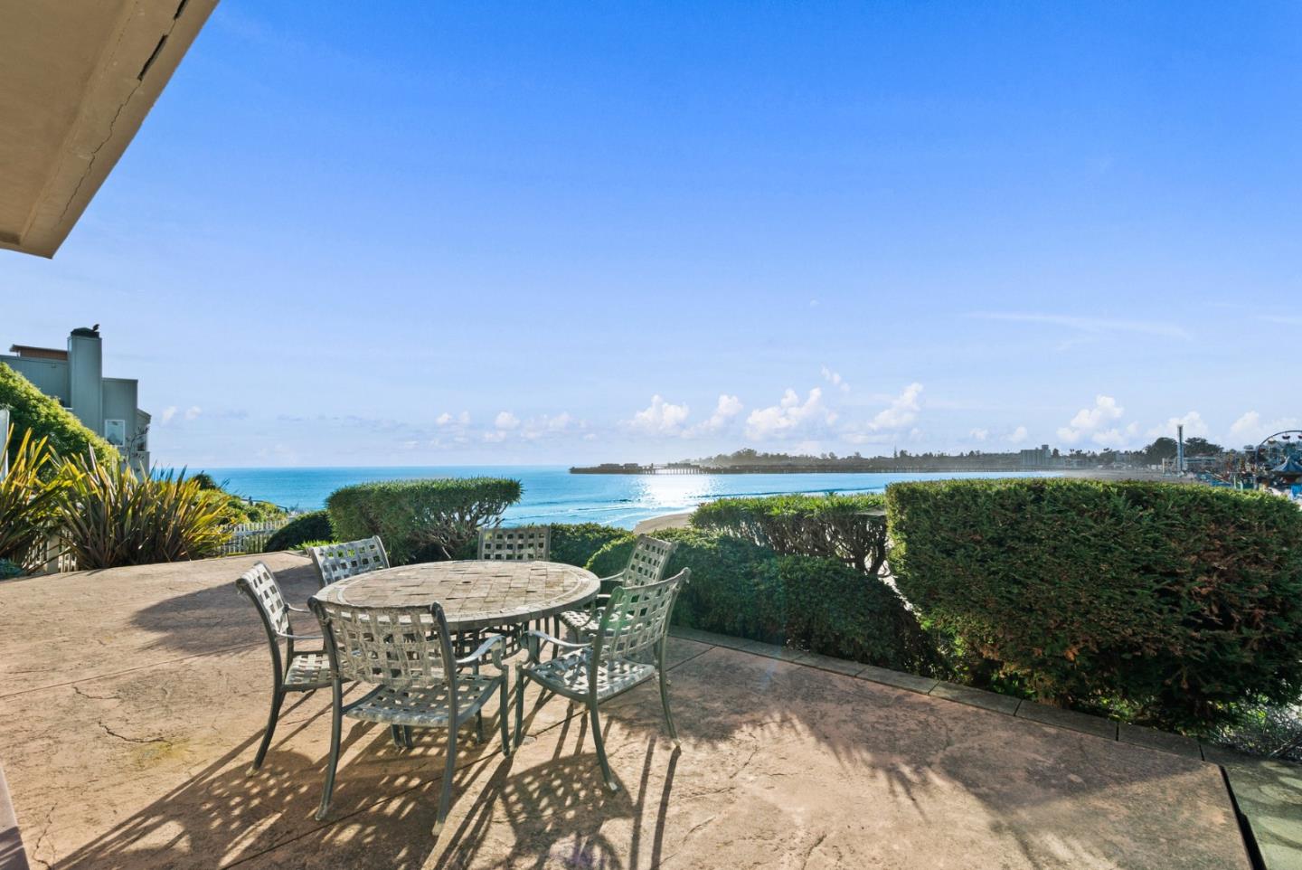 Detail Gallery Image 4 of 56 For 1148 E Cliff Dr #B,  Santa Cruz,  CA 95062 - 3 Beds | 2 Baths