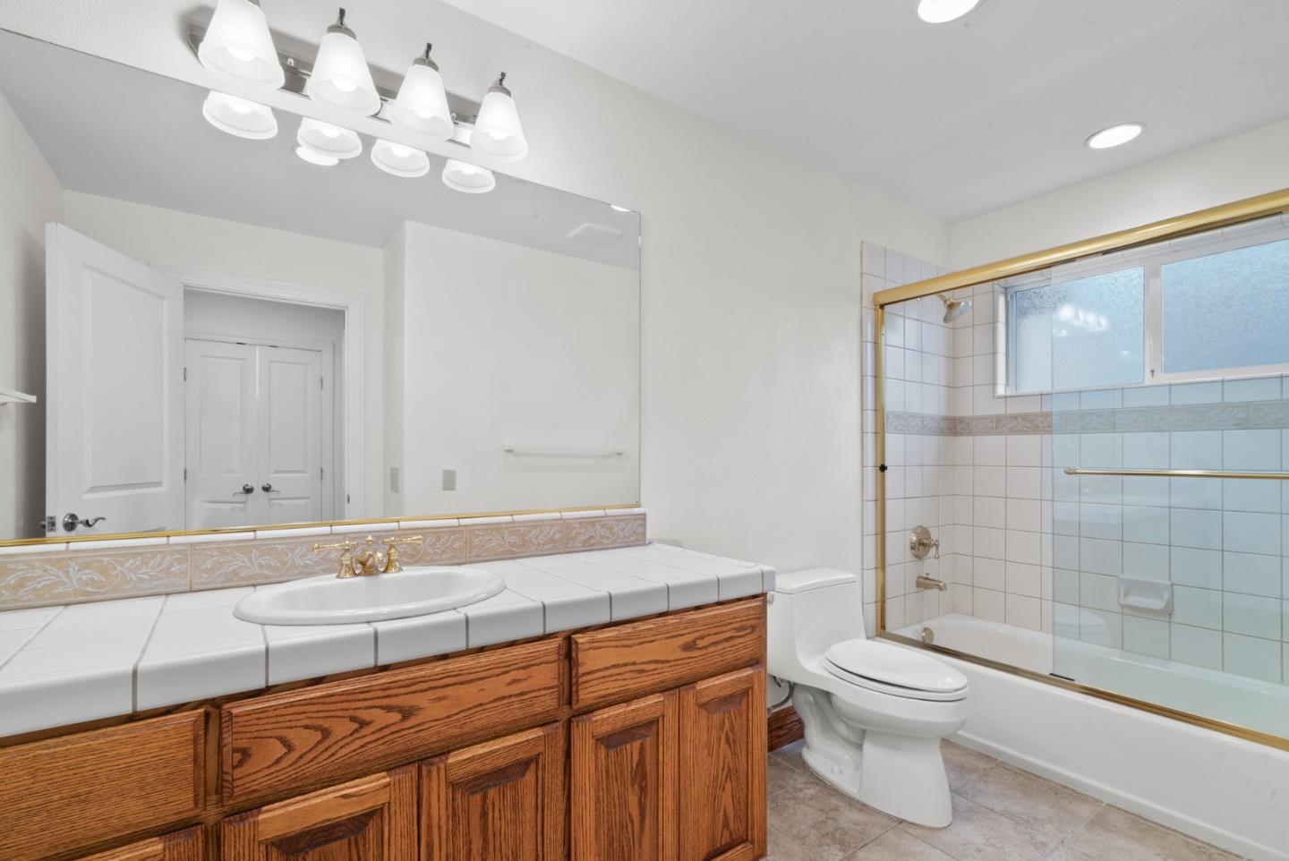 Detail Gallery Image 41 of 56 For 1148 E Cliff Dr #B,  Santa Cruz,  CA 95062 - 3 Beds | 2 Baths