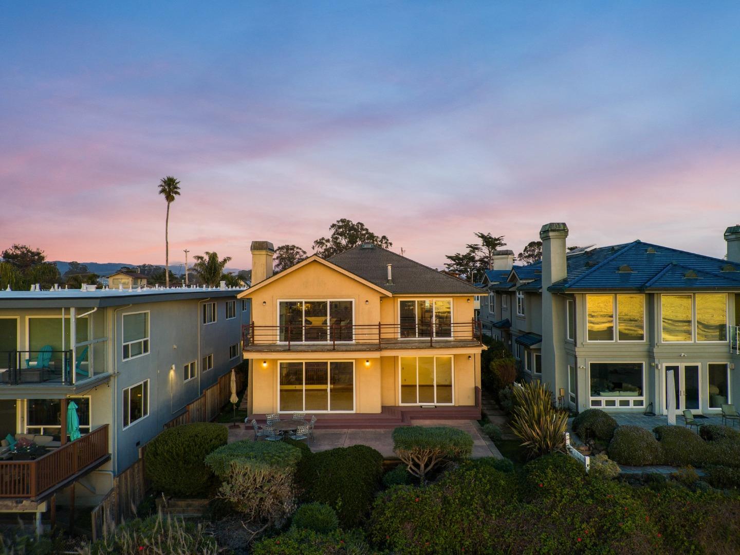 Detail Gallery Image 48 of 56 For 1148 E Cliff Dr #B,  Santa Cruz,  CA 95062 - 3 Beds | 2 Baths
