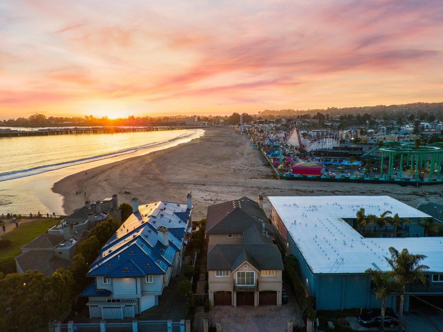 Detail Gallery Image 49 of 56 For 1148 E Cliff Dr #B,  Santa Cruz,  CA 95062 - 3 Beds | 2 Baths