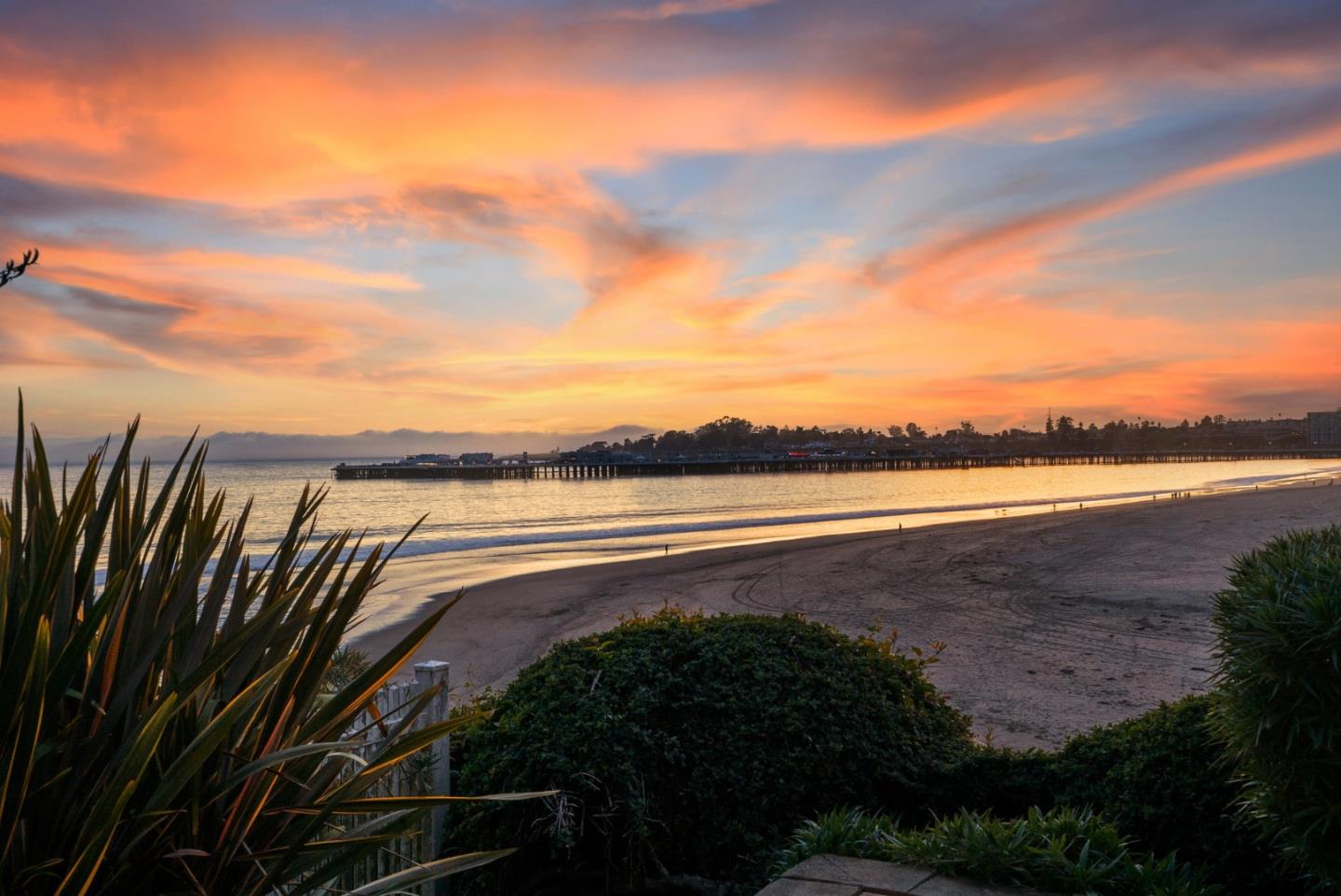 Detail Gallery Image 53 of 56 For 1148 E Cliff Dr #B,  Santa Cruz,  CA 95062 - 3 Beds | 2 Baths