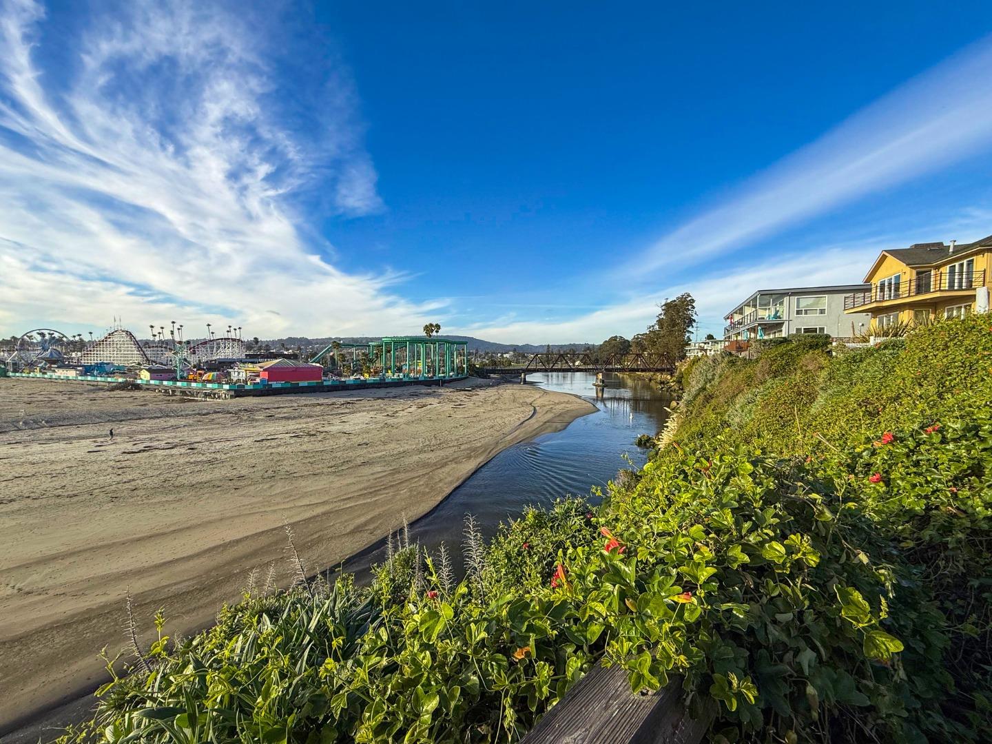 Detail Gallery Image 54 of 56 For 1148 E Cliff Dr #B,  Santa Cruz,  CA 95062 - 3 Beds | 2 Baths