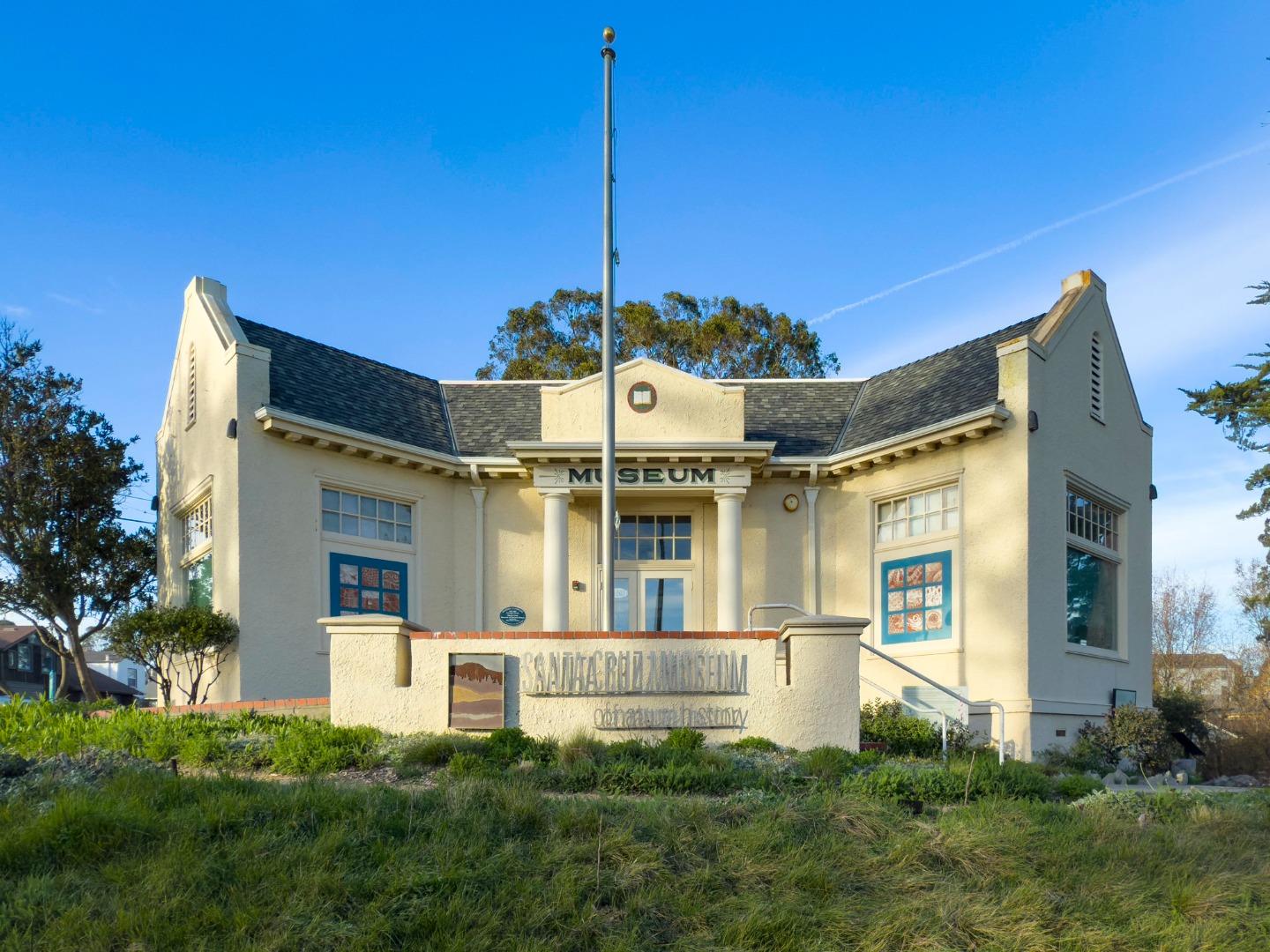 Detail Gallery Image 55 of 56 For 1148 E Cliff Dr #B,  Santa Cruz,  CA 95062 - 3 Beds | 2 Baths