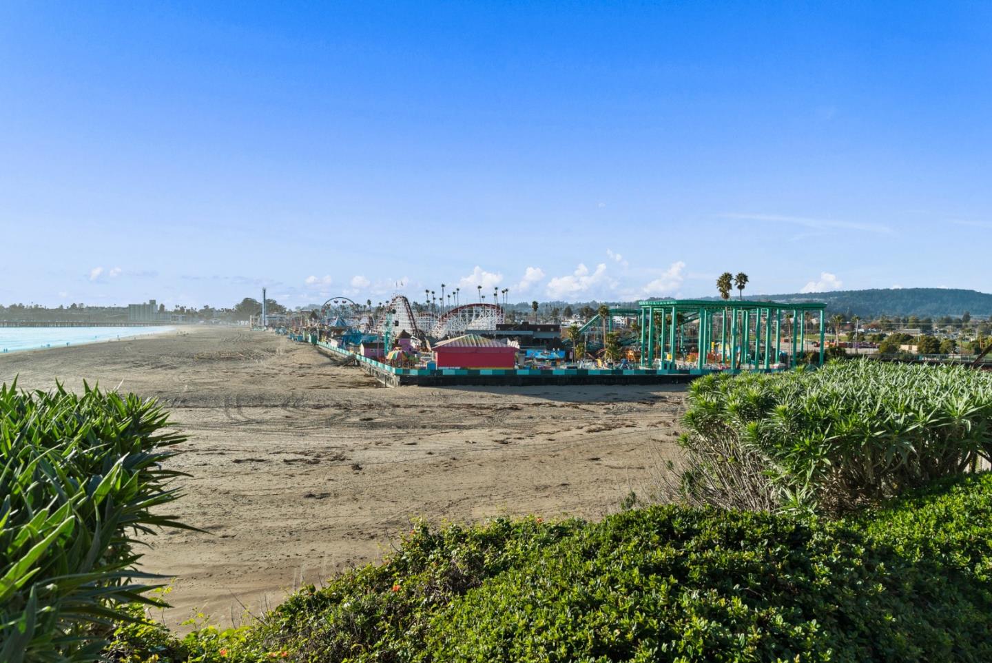 Detail Gallery Image 9 of 56 For 1148 E Cliff Dr #B,  Santa Cruz,  CA 95062 - 3 Beds | 2 Baths