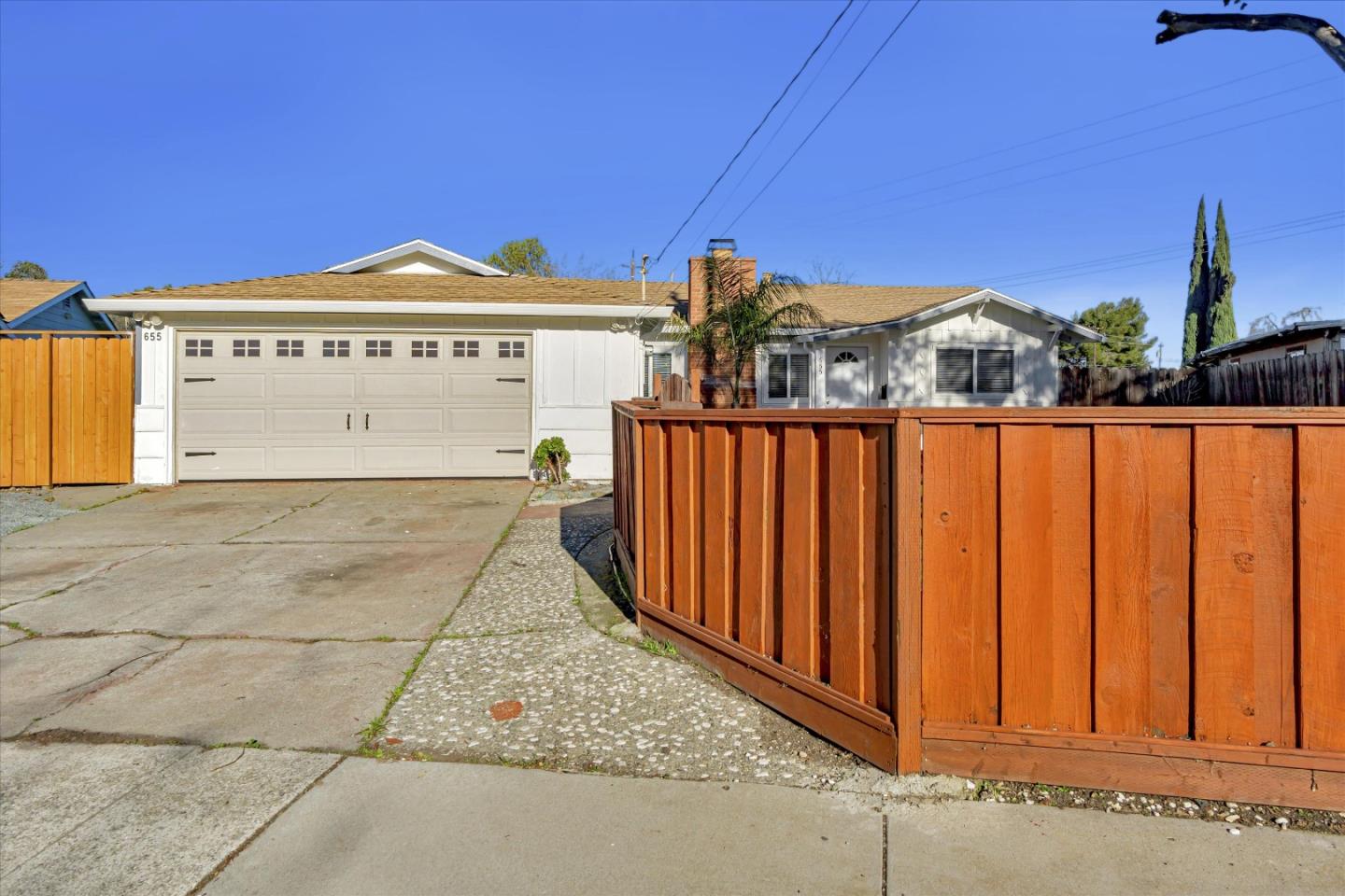 655 Chester Dr, Pittsburg, CA 94565 photo 2