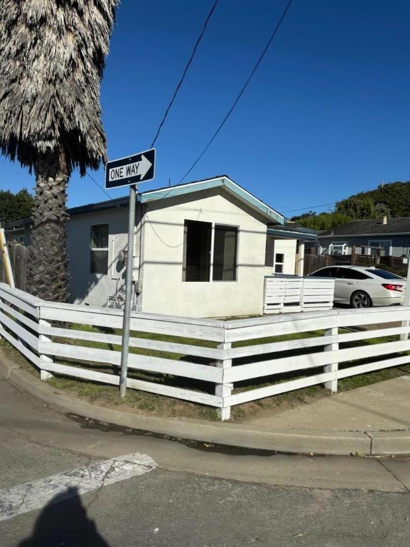 Detail Gallery Image 2 of 18 For 1475 Hilby Ave, Seaside,  CA 93955 - 2 Beds | 1 Baths