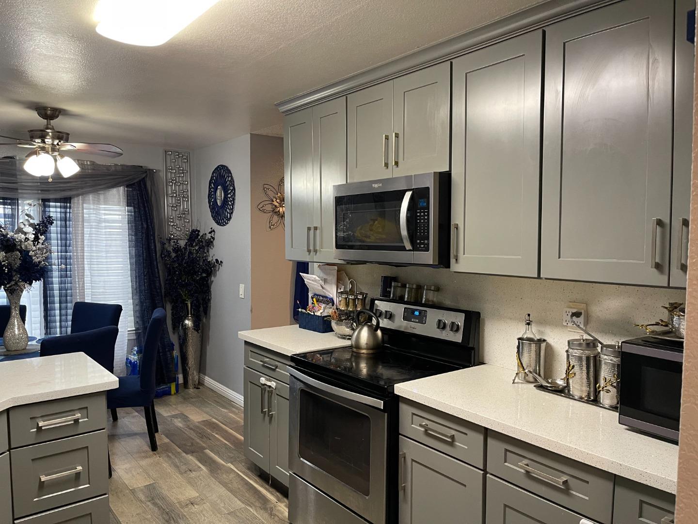 Detail Gallery Image 2 of 21 For 2555 Gimelli Ct #61,  San Jose,  CA 95133 - 3 Beds | 2 Baths